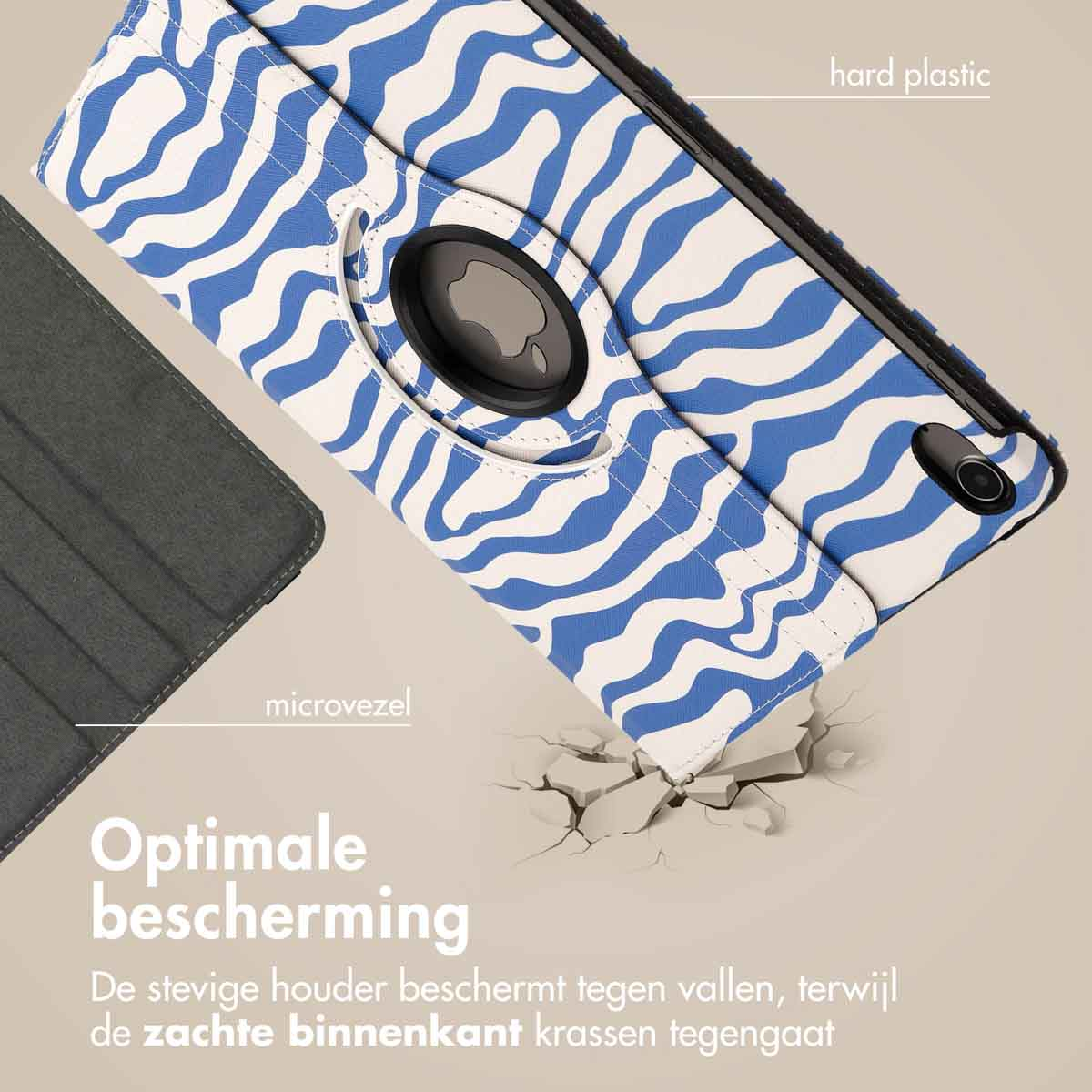Étui de tablette avec un motif à rayures bleues et blanches. Une surface cassée est visible. Le fond est beige.