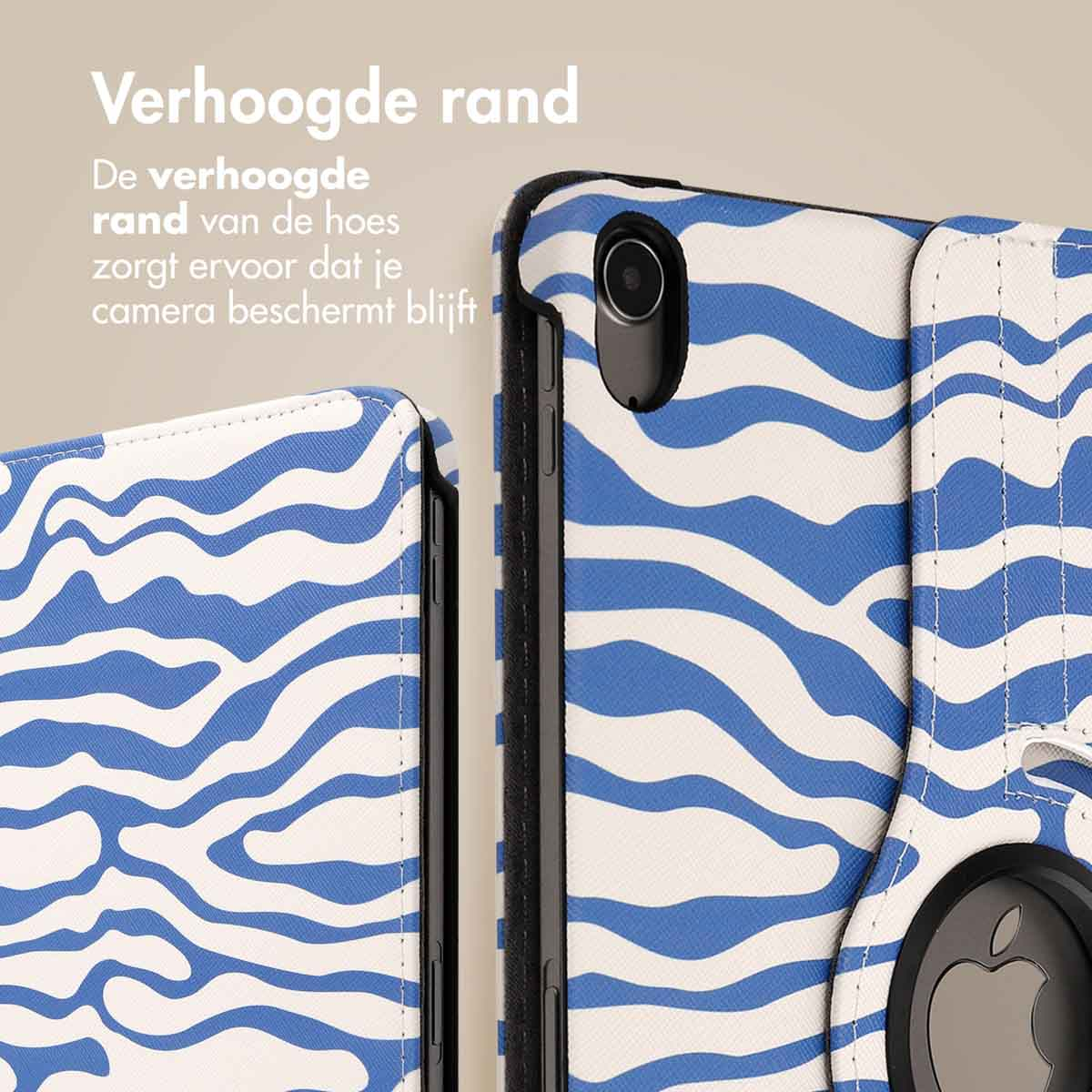 Étui de tablette avec motif de vagues bleues et blanches. Gros plan sur le design zébré. Fond blanc.