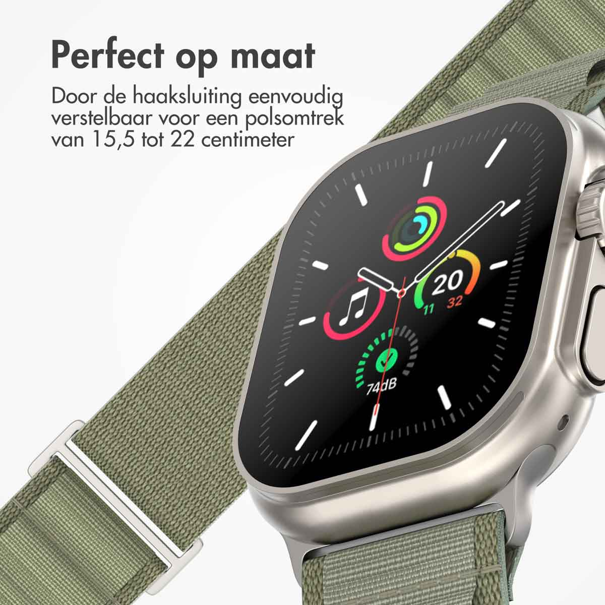 Close-up van een smartwatch met een olijfgroene band. Het scherm toont de tijd en app-iconen.