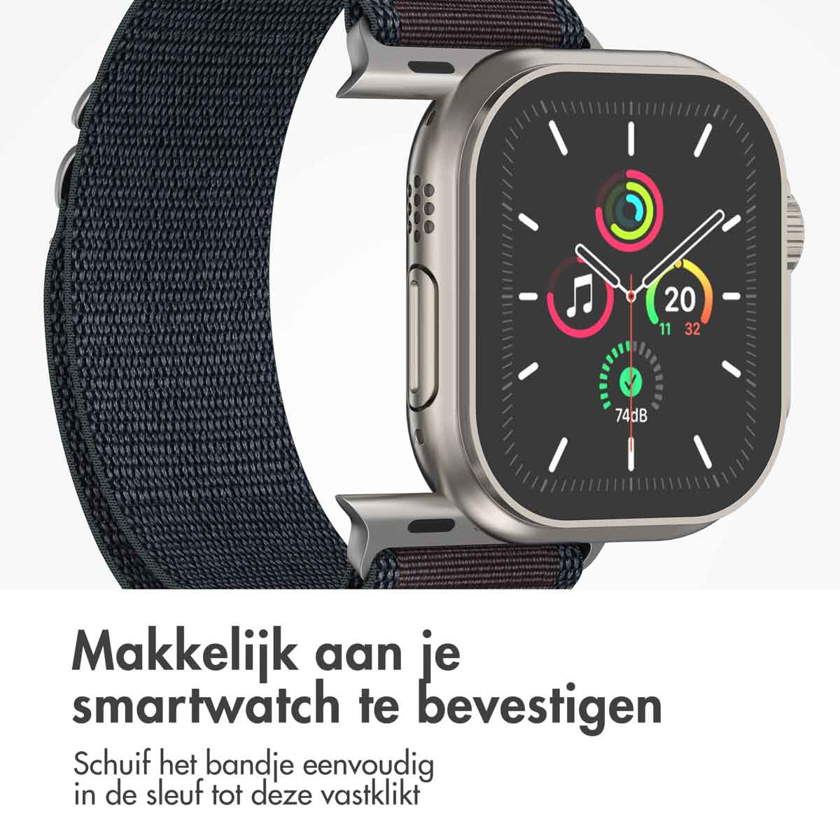 Een smartwatch met marineblauwe band op een witte ondergrond. Het horloge toont gegevens.
