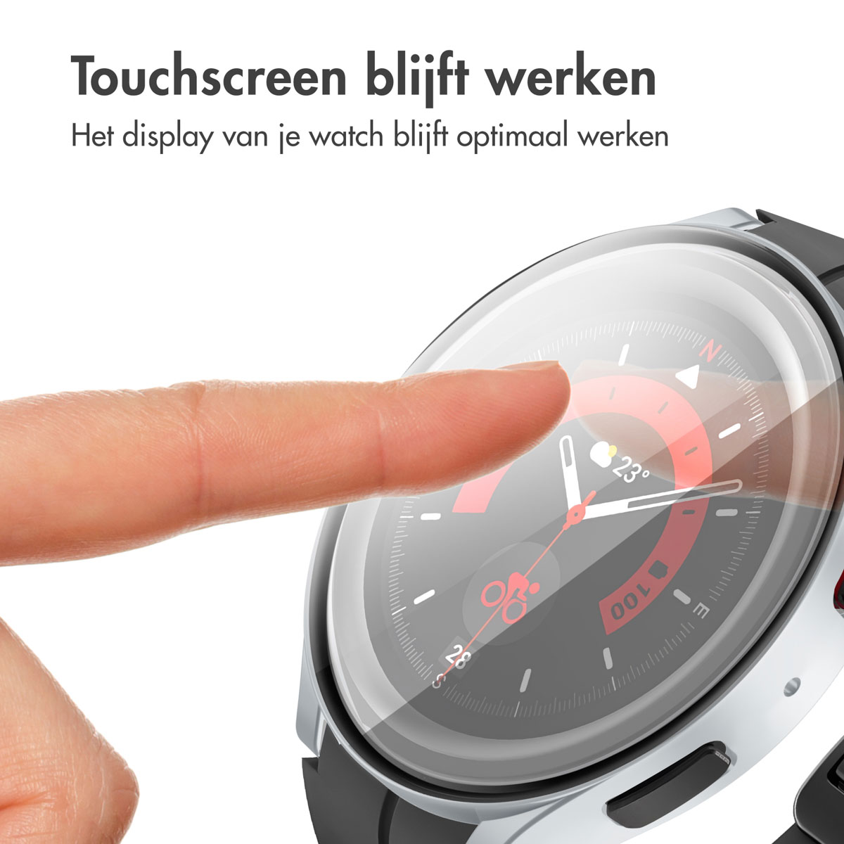 Een vinger raakt een horlogescherm aan. Het horloge toont de tijd en temperatuur. Het scherm is helder.