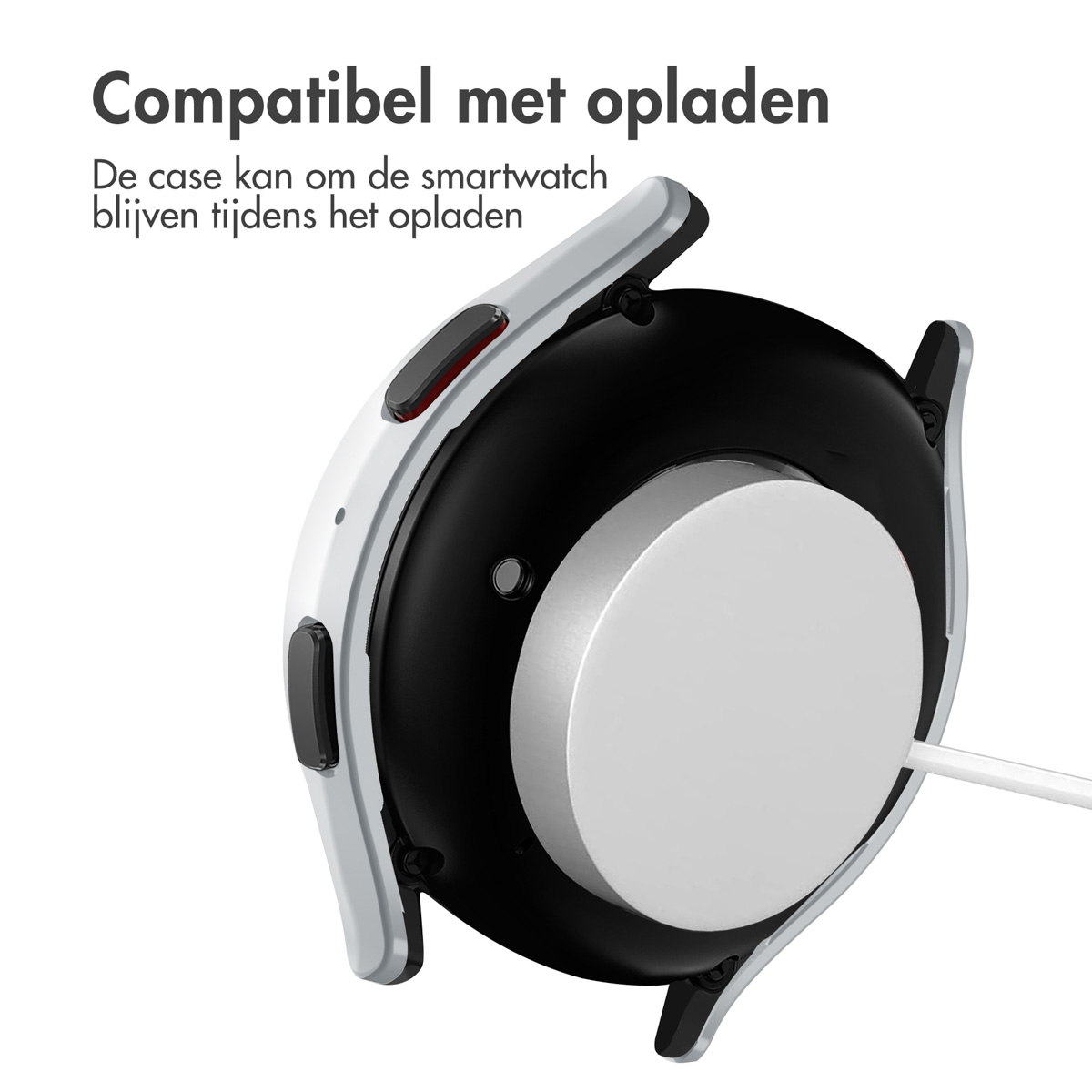 Witte smartwatch-hoes met een witte oplaadbasis, met een oplaadkabel aangesloten.