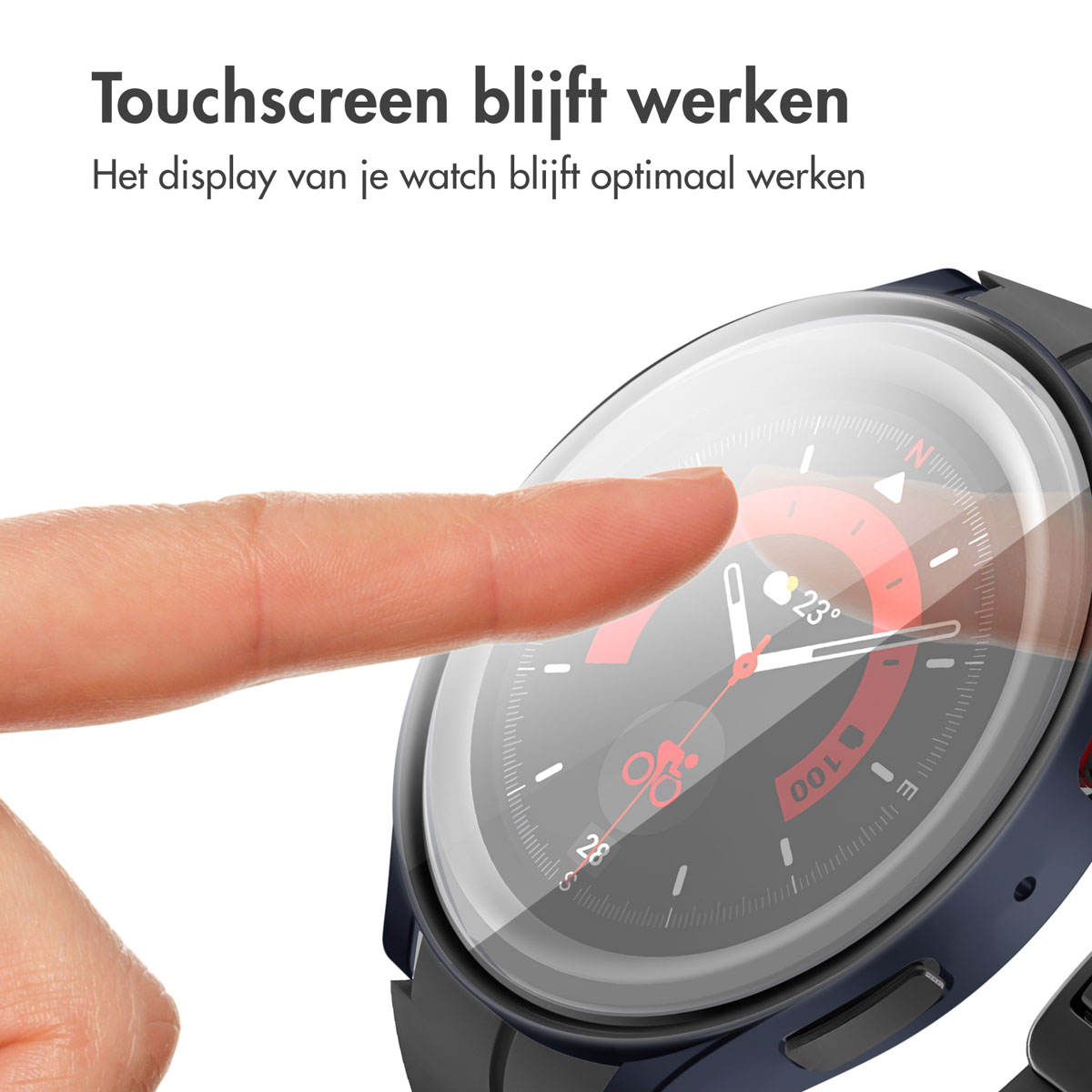 Hand die een schermbeschermer op een smartwatch aanraakt. Tekst: Touchscreen blijft werken.