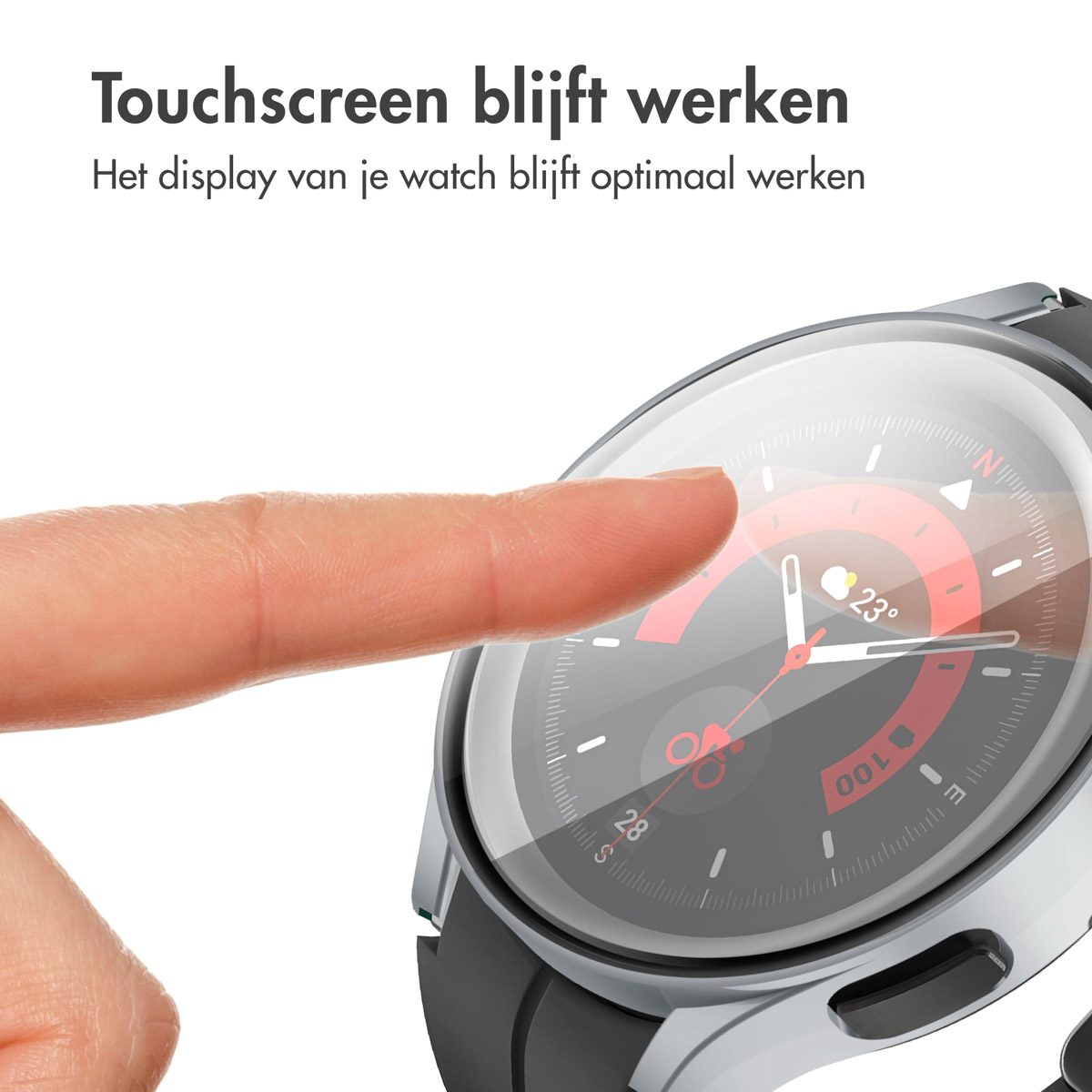 Een vinger raakt de wijzerplaat aan. Een zwart horloge met een rood en zwart display.