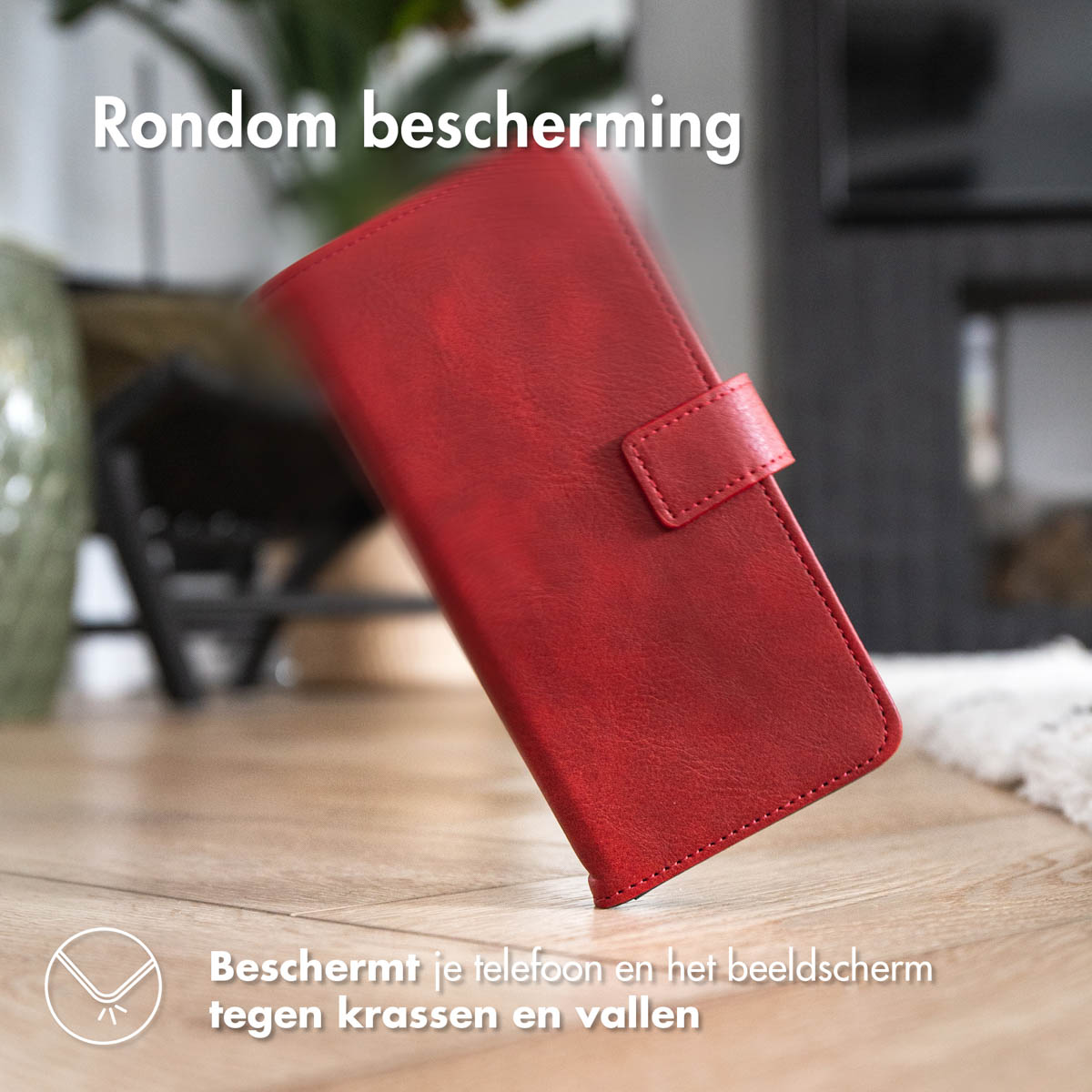 Een rode leren telefoonhoes op een houten oppervlak. Tekst: 'Rondom bescherming'.