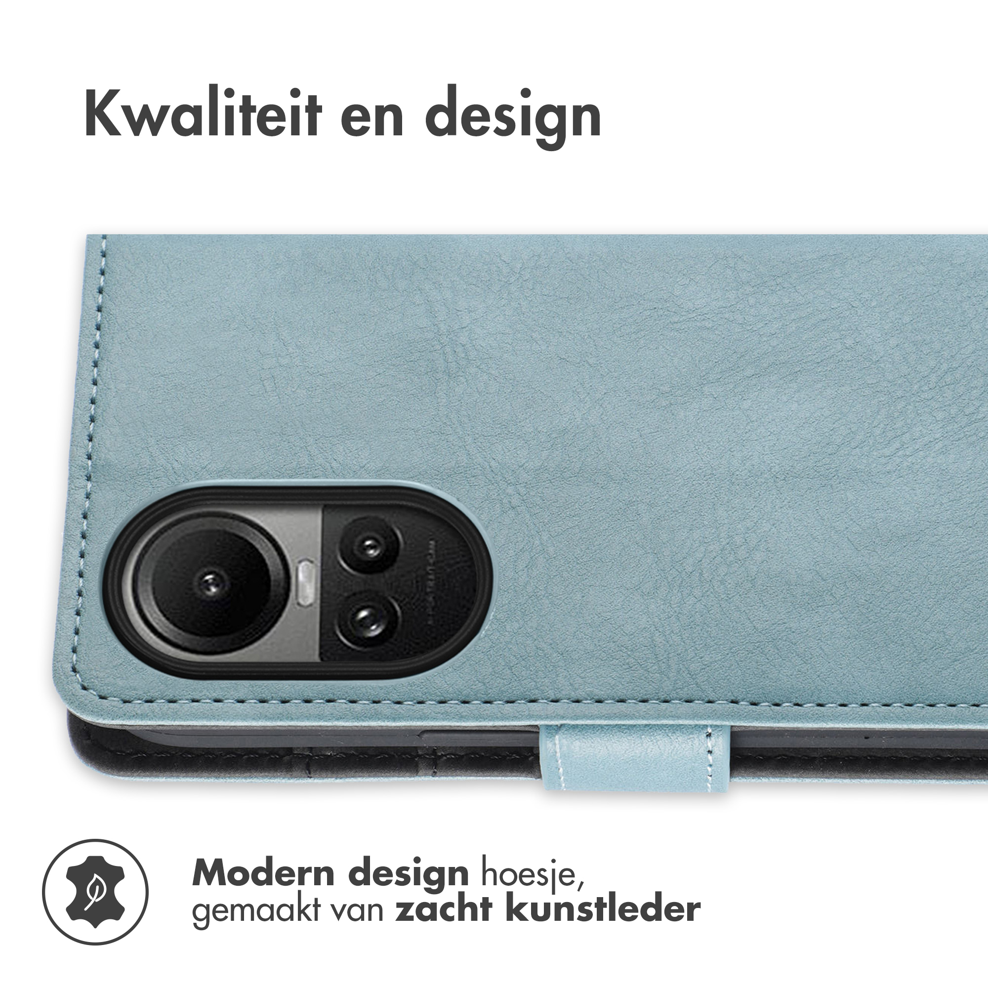 Blauwe telefoonhoes met camera-uitsparing. Zachte leertextuur en stikseldetails. Productlabel onder.
