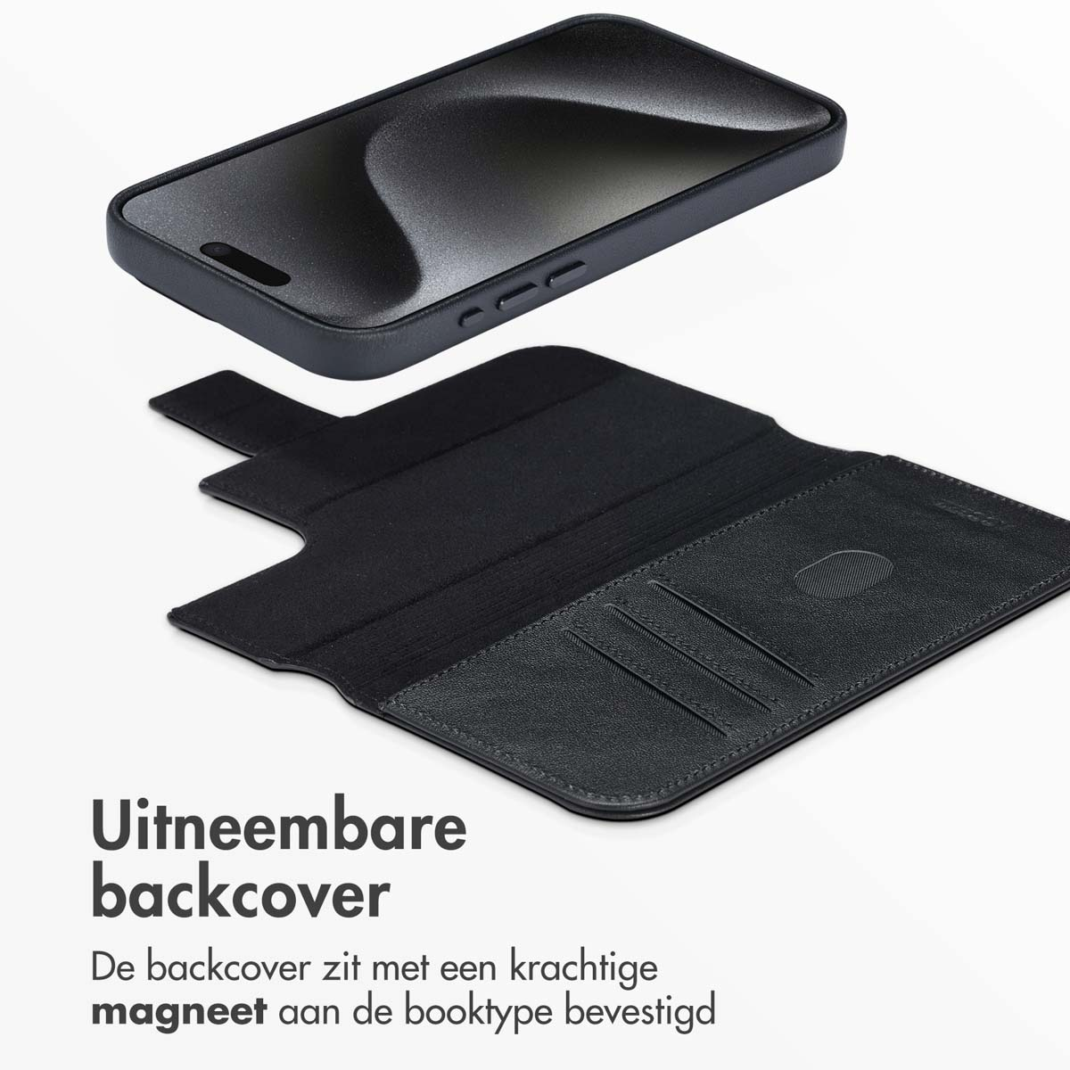Una custodia per telefono nera staccata con un telefono e una custodia a libro nera su una superficie bianca. Testo in olandese visibile.