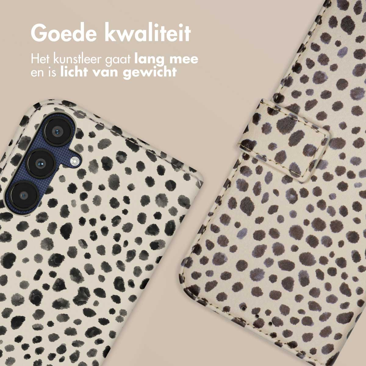 Une coque de téléphone et un étui assorti à imprimé léopard sur fond beige.