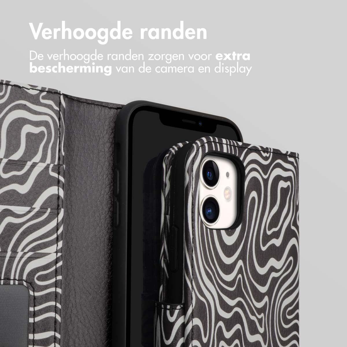 Een telefoon met een zwart-wit zebrapatroon flip case die de camera beschermt.