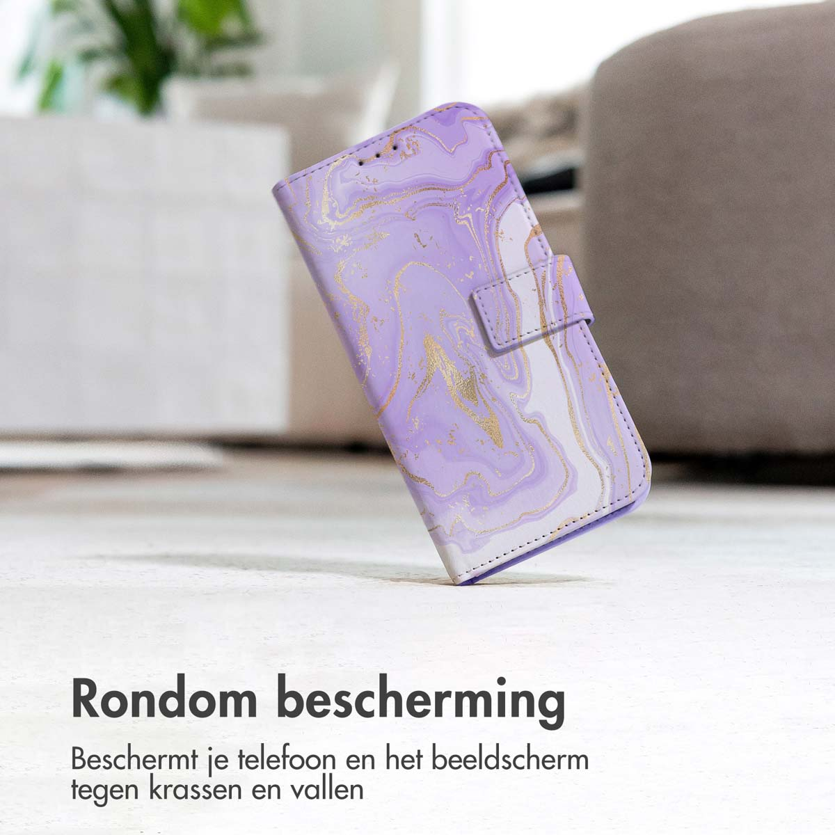 Lila Marmor-Handyhülle. Telefon in der Hülle. Text: 'Rundumschutz'.