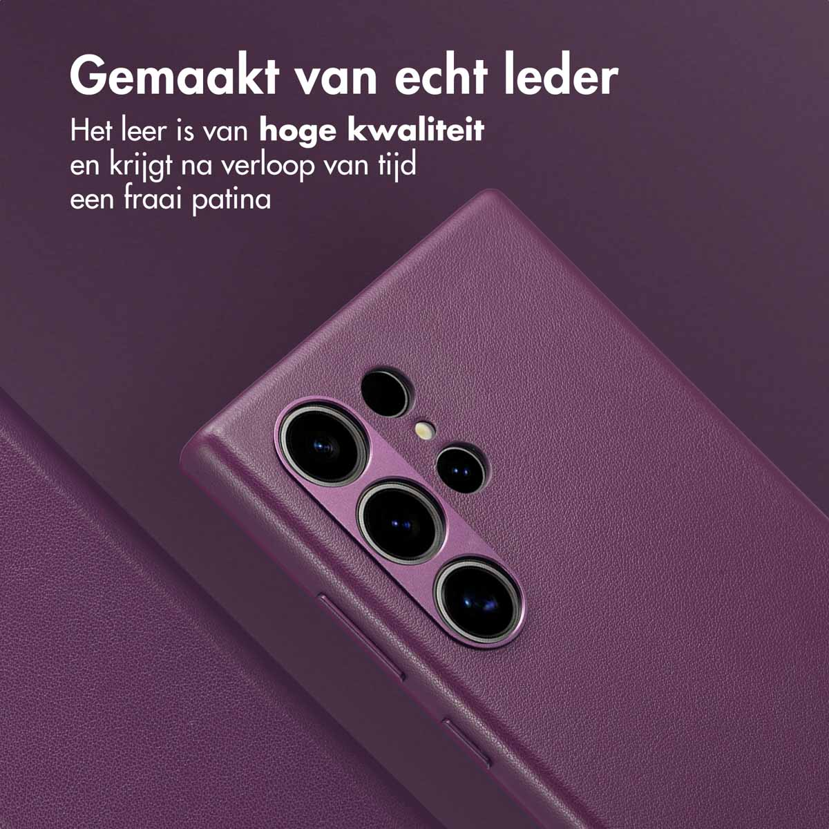 Paarse lederen telefoonhoes met vier cameralenzen en metalen frame.