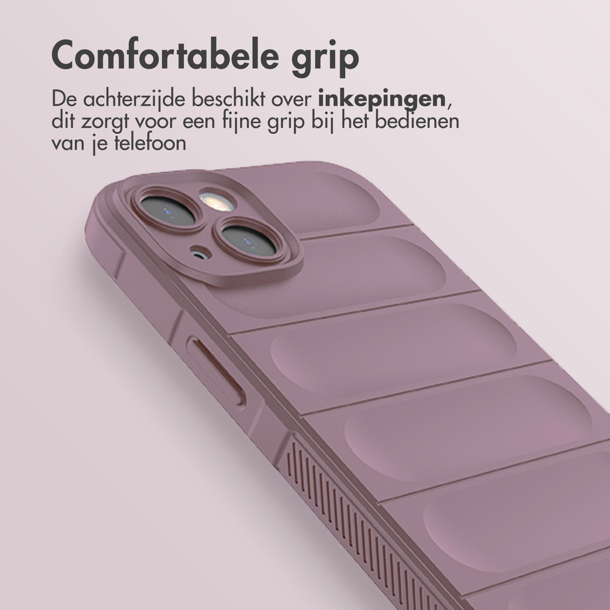 Nahaufnahme einer staubrosa Handyhülle. Zeigt die Kamera und das geriffelte Design.