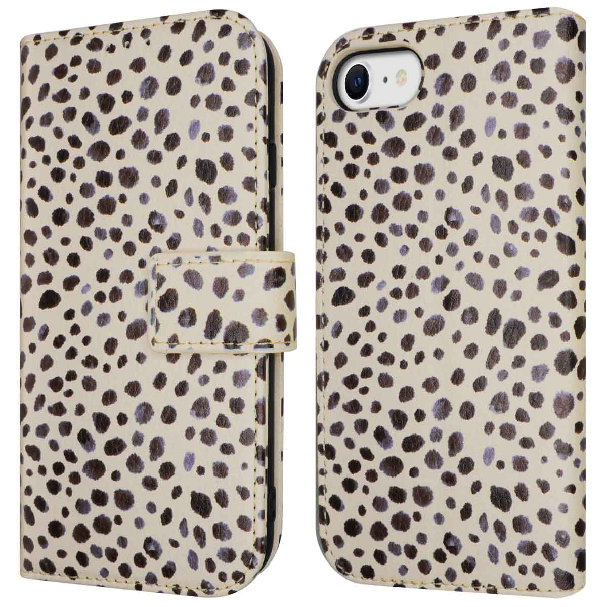 Telefoonhoesje met witte achtergrond en donkerbruine vlekken. Open, toont de telefoon. Sluit met een magnetische sluiting.