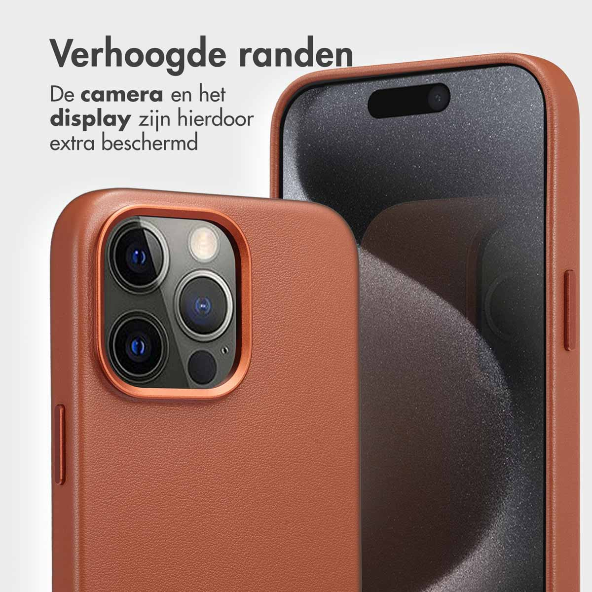 Primo piano di due custodie marroni per telefono. Una mostra la fotocamera, l'altra lo schermo. Testo: I bordi rialzati proteggono fotocamera e display.