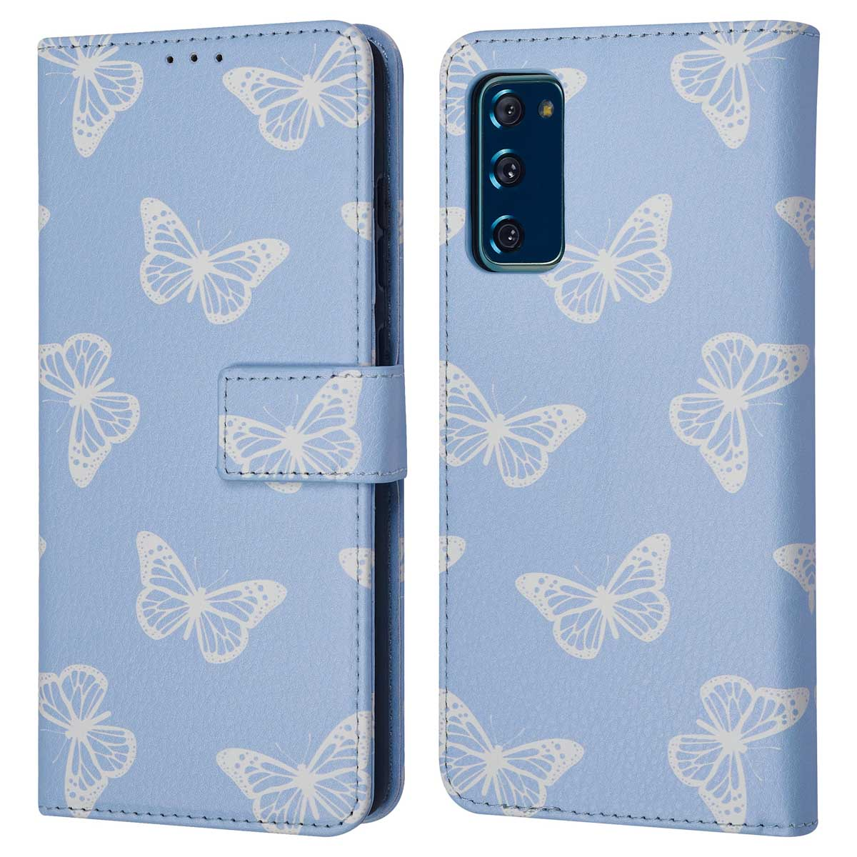 Un étui de téléphone bleu clair avec des motifs de papillons blancs et une découpe pour appareil photo.