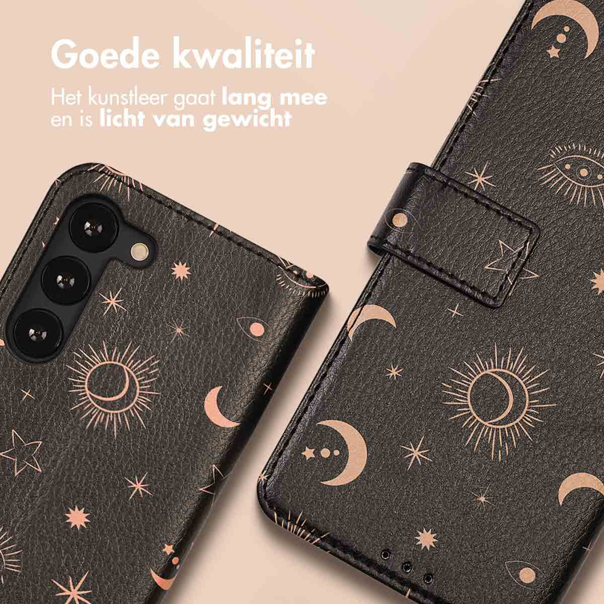 Zwarte telefoonhoes met roze zon-, maan- en sterrenpatroon. Close-up.