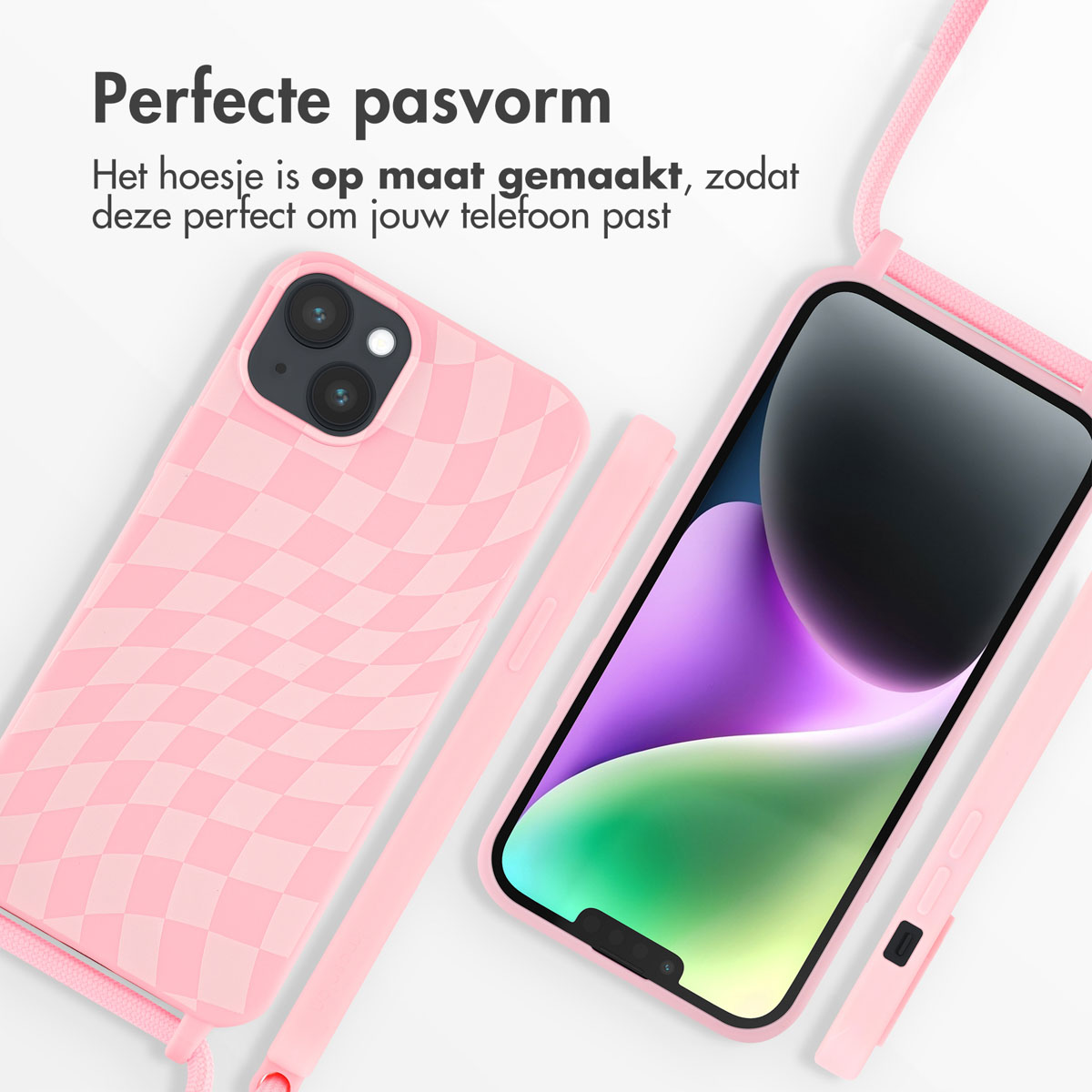 Roze ruitjes telefoonhoesje met koordje naast een telefoon.