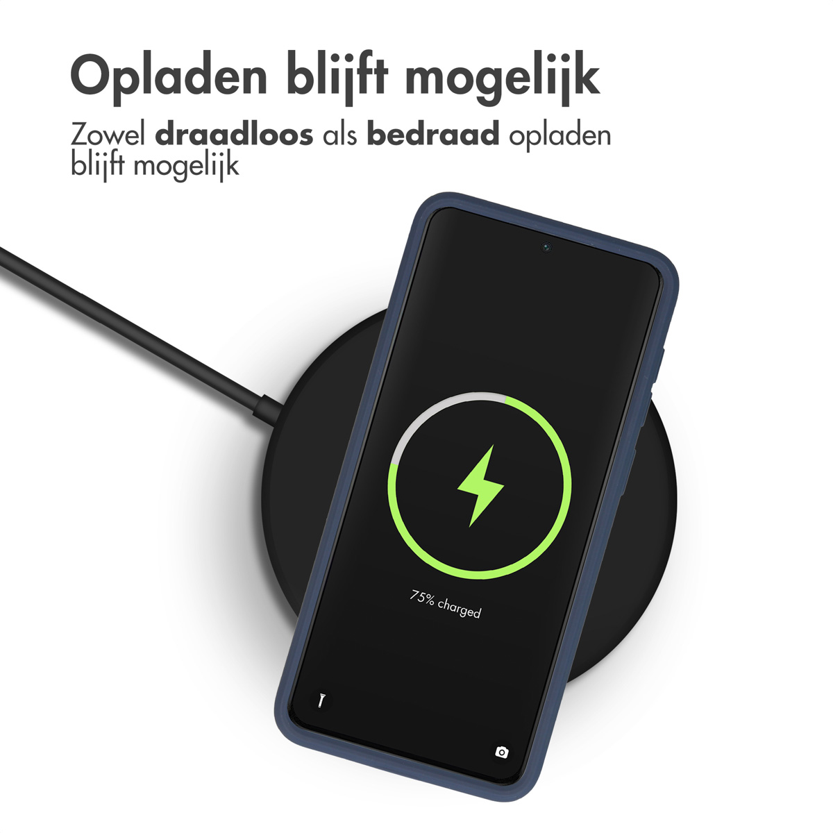 Téléphone en charge sans fil, coque bleu foncé, affichant une icône de charge.