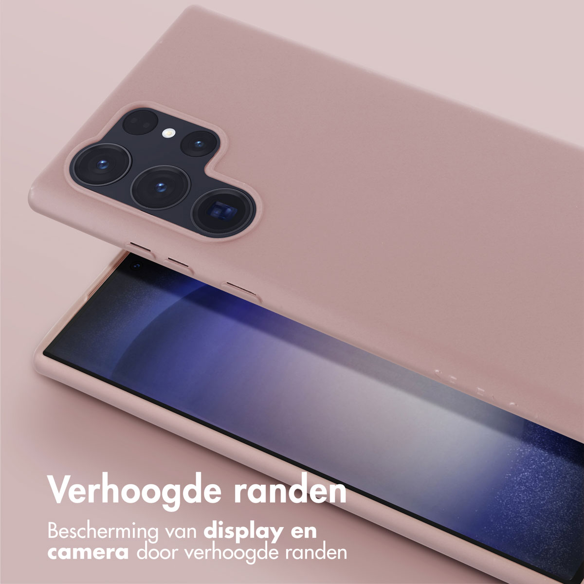 Roze telefoonhoesje op een telefoon, de achterkant tonend. Camera-uitsteeksel is zichtbaar. De hoes heeft verhoogde randen.