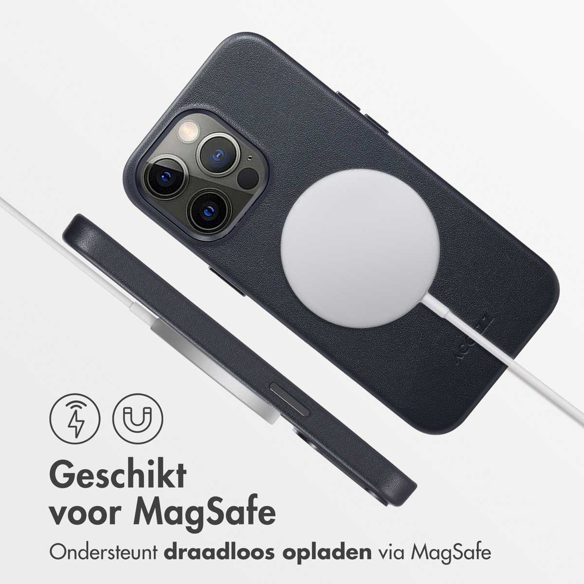 Telefono blu scuro con caricabatterie e cavo MagSafe. Testo in olandese.