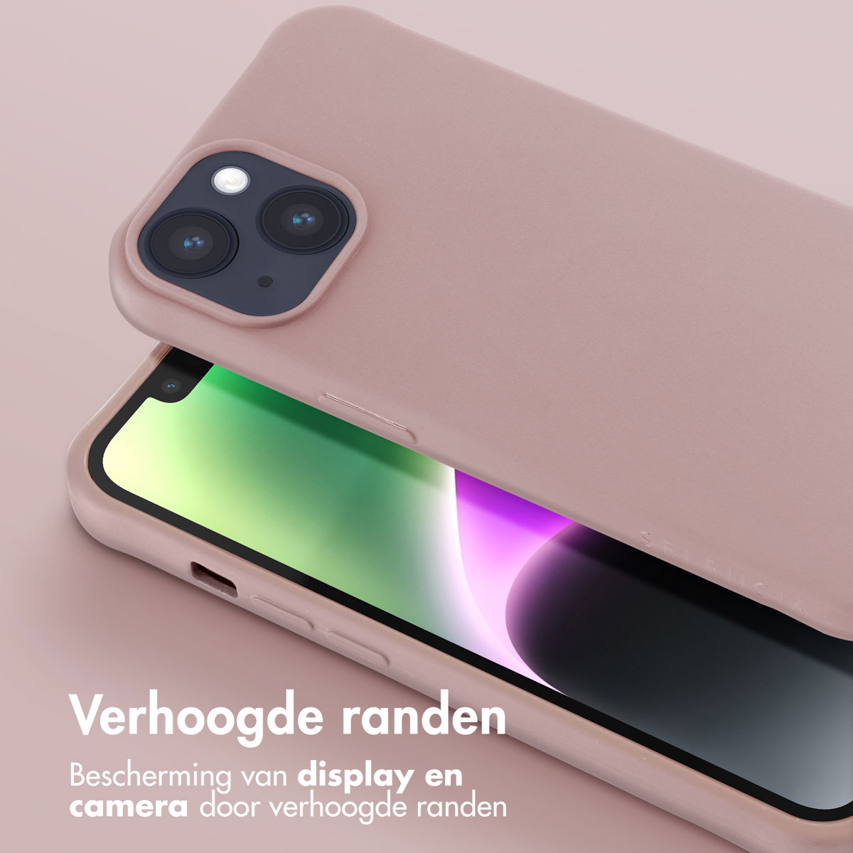 Roze telefoonhoesje op een telefoon. De telefoon heeft drie cameralenzen. De achtergrond is roze.