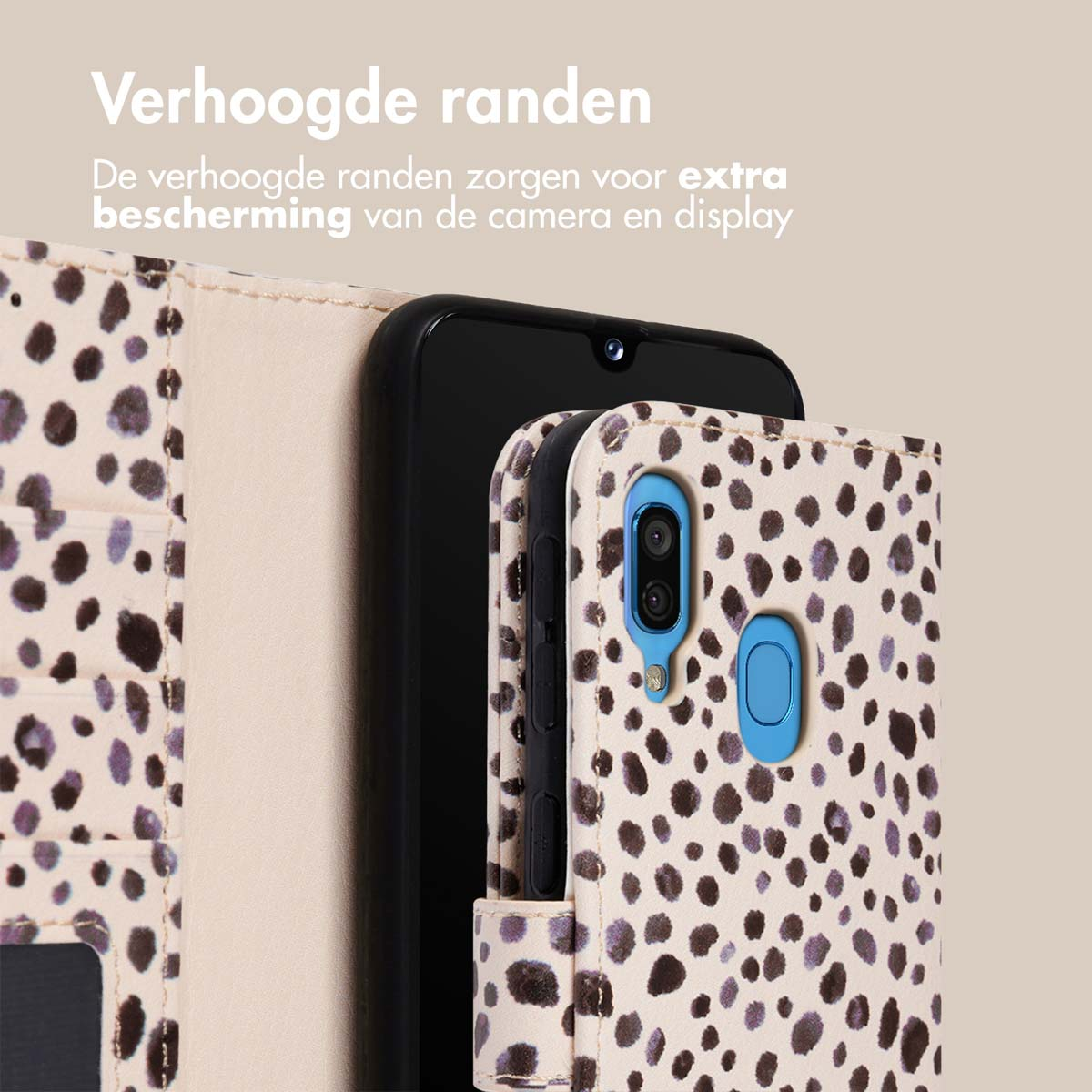 Telefoonhoesje met luipaardprint dat de camera beschermt.