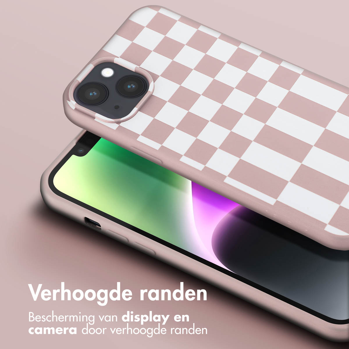Coque de téléphone à carreaux roses et blancs. Le téléphone est incliné en bas.