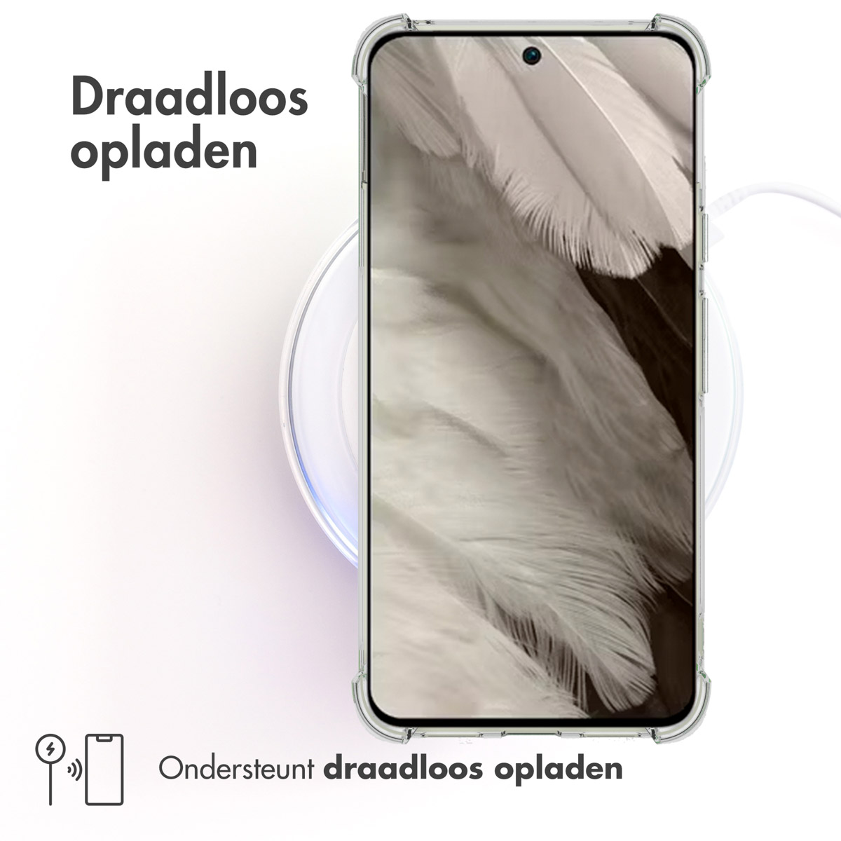 Coque transparente sur le téléphone, chargeur sans fil blanc en dessous. Le téléphone affiche l'image de la plume. Le texte indique la charge sans fil.