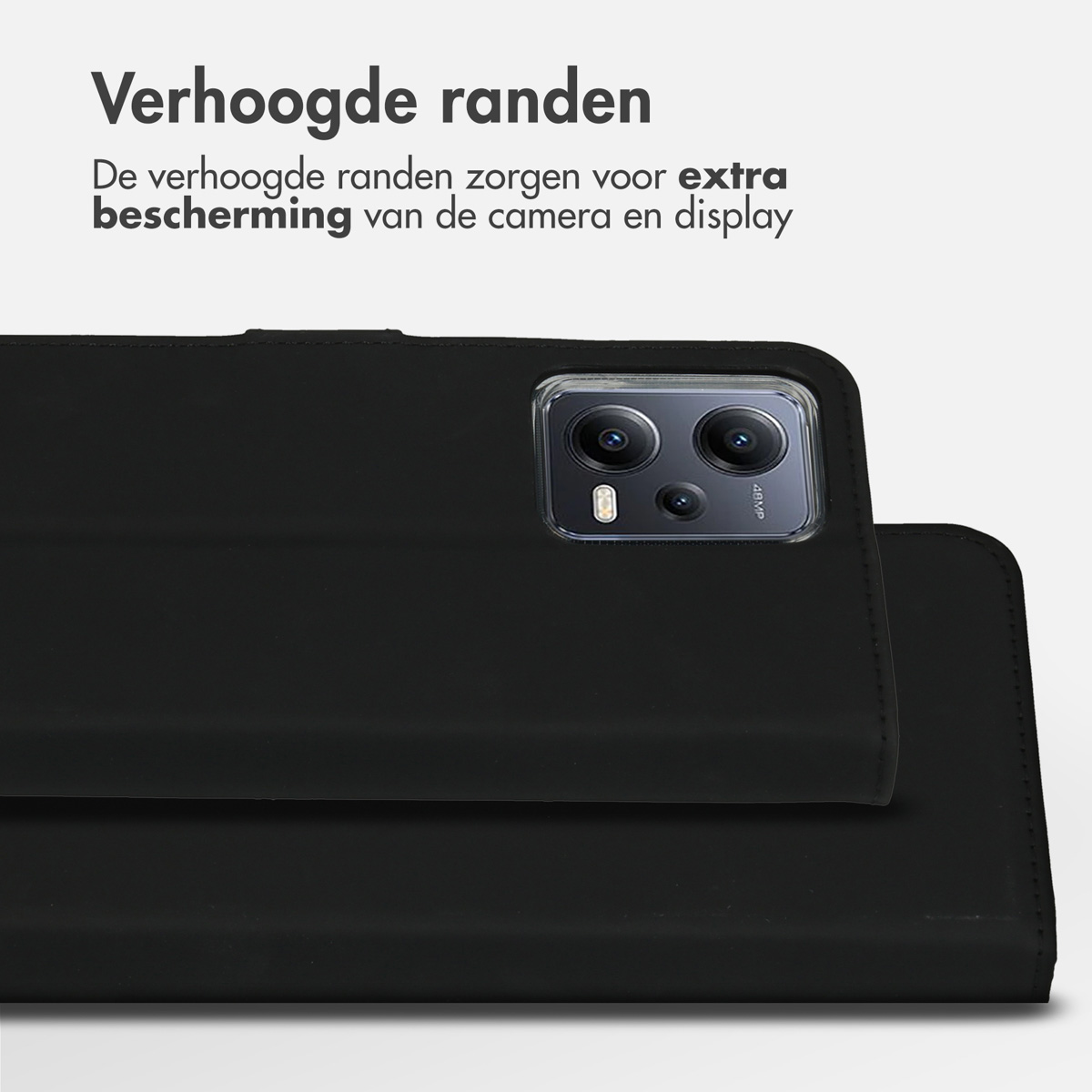 Una custodia per telefono nera con bordo rialzato, primo piano dell'area della fotocamera.