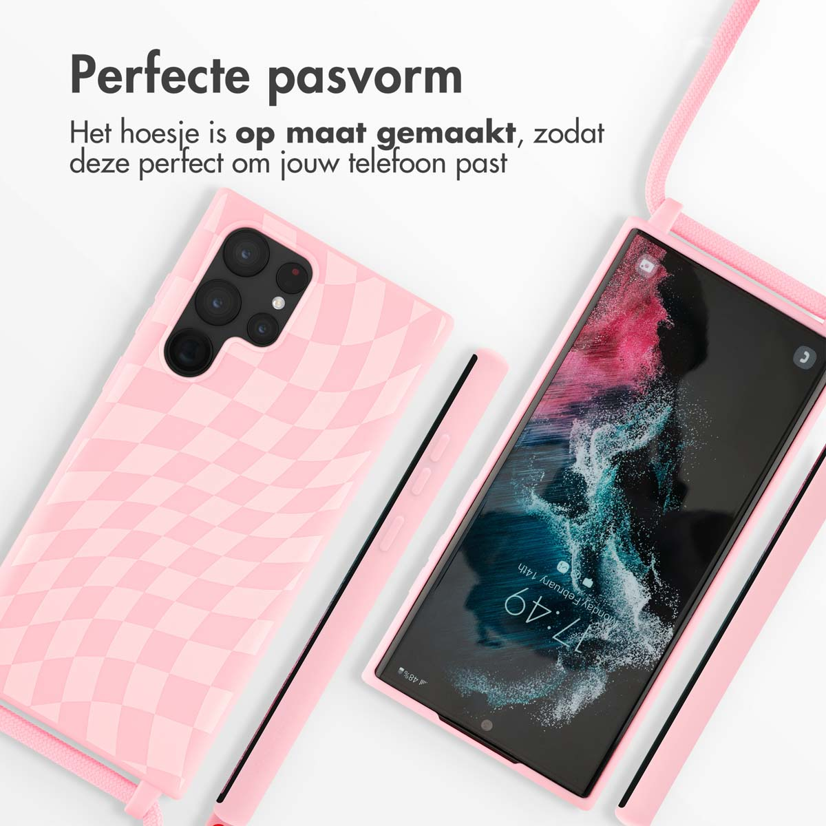 Een roze telefoonhoesje met ruitpatroon en een telefoon met vergrendeld scherm.