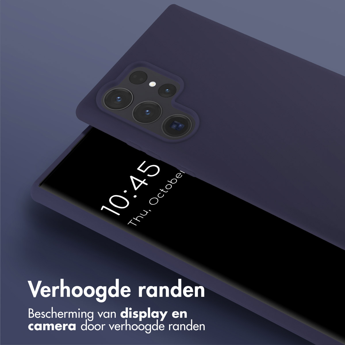 Een donkerpaarse telefoonhoes met een telefoon erin, die de tijd op het scherm weergeeft.