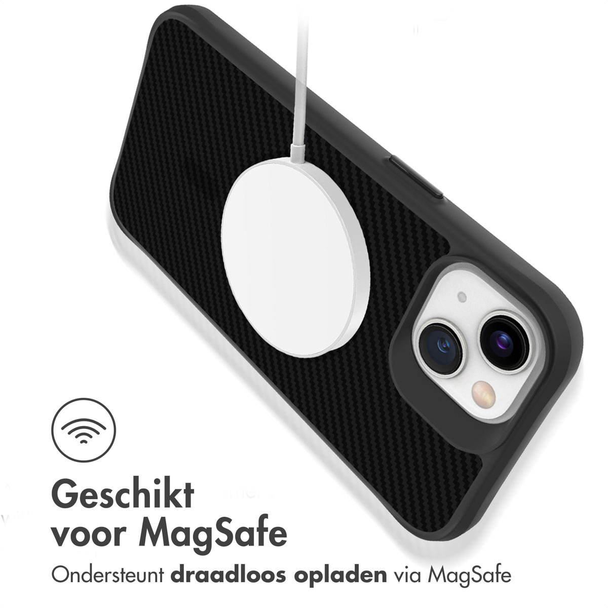 Coque de téléphone noire avec chargeur MagSafe et motif en fibre de carbone.