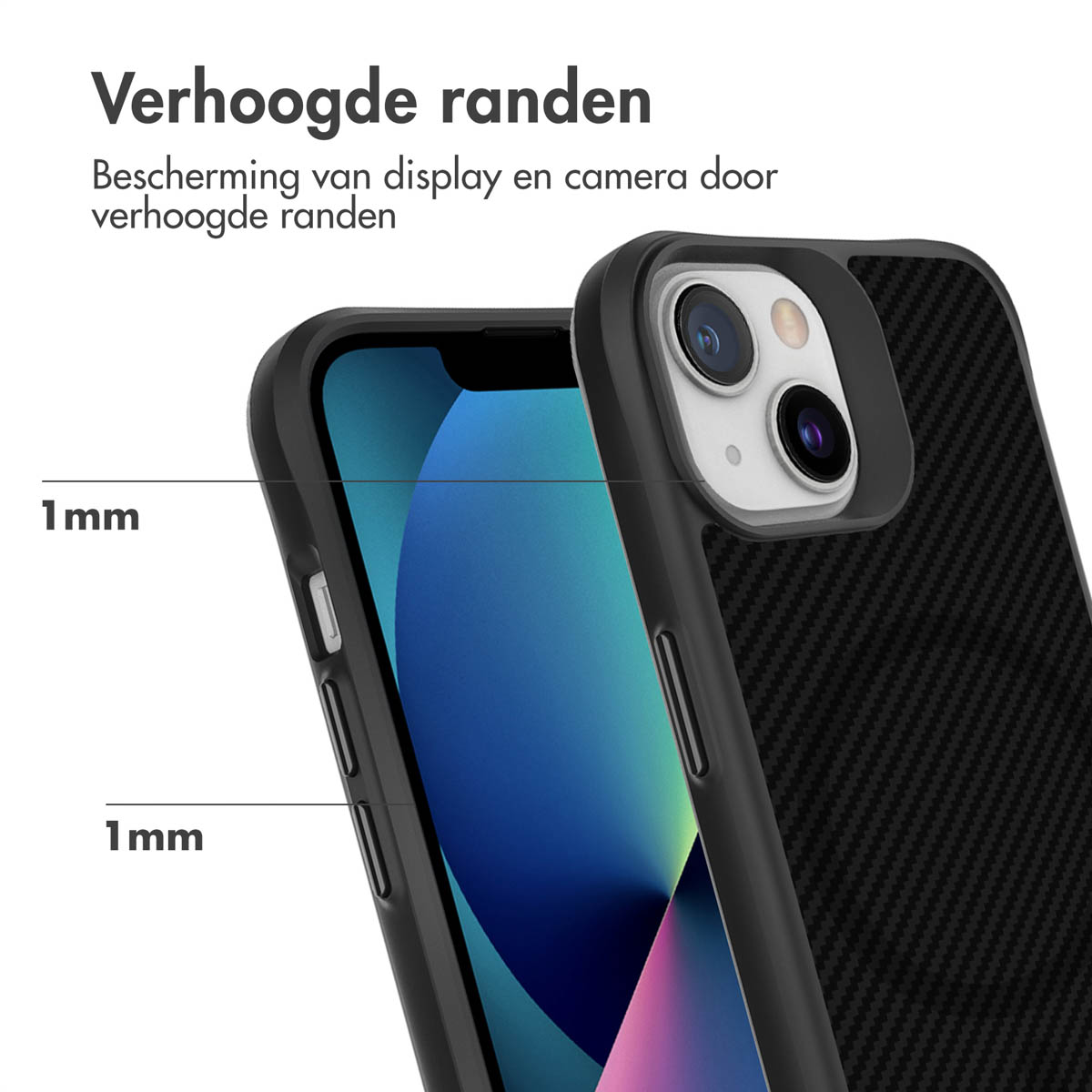 Une coque de téléphone noire à motif carbone protège un smartphone.