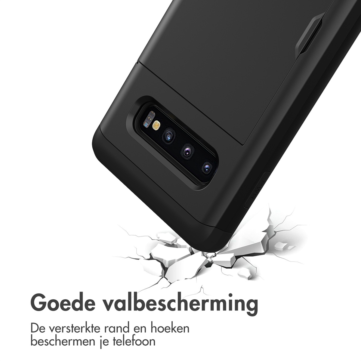 Coque de téléphone noire avec découpe caméra sur sol craquelé.