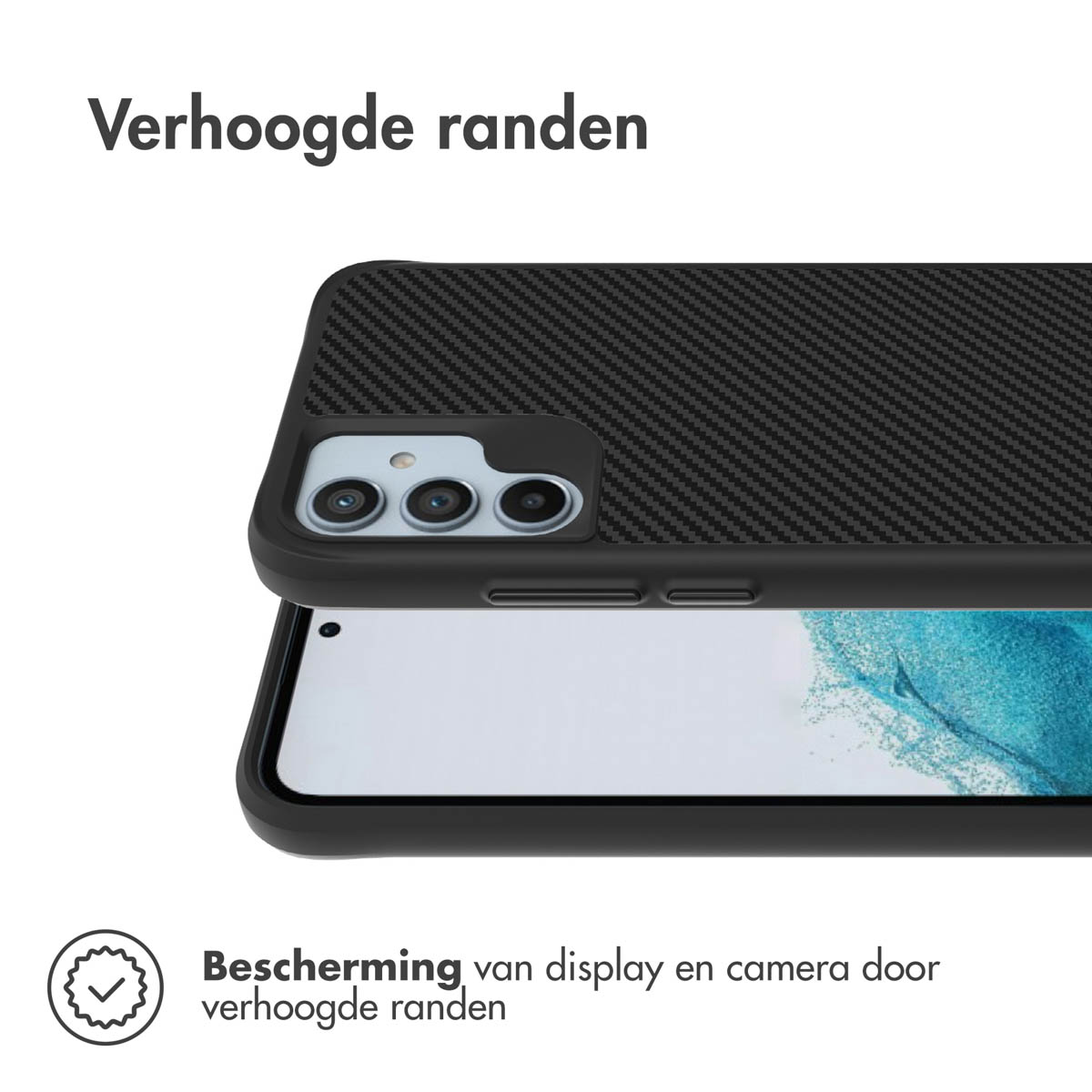 Zwarte telefoonhoes met zwarte telefoon. De achtergrond is wit.
