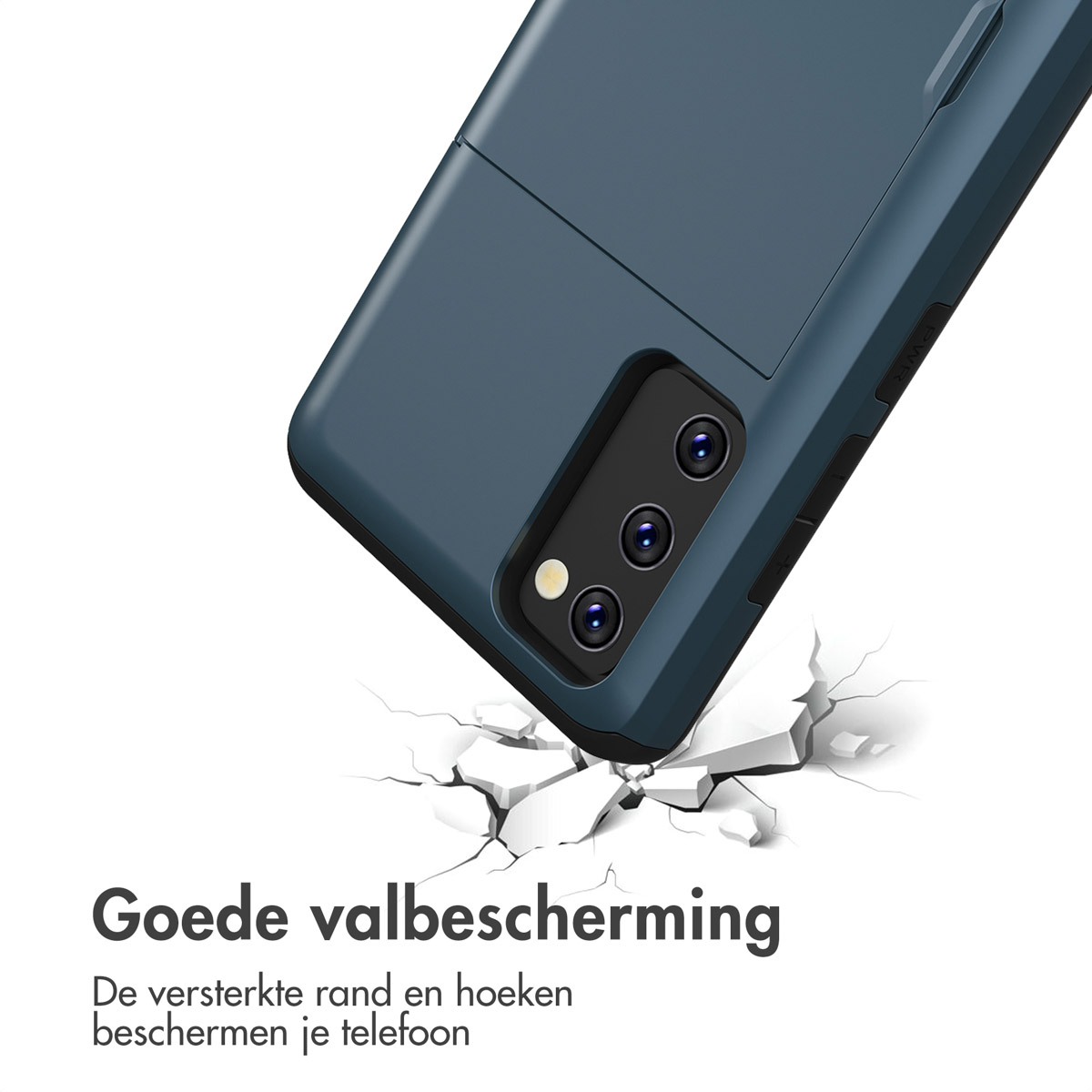 Donkerblauwe telefoonhoes valt op witte scheuren. Cameramodule zichtbaar.