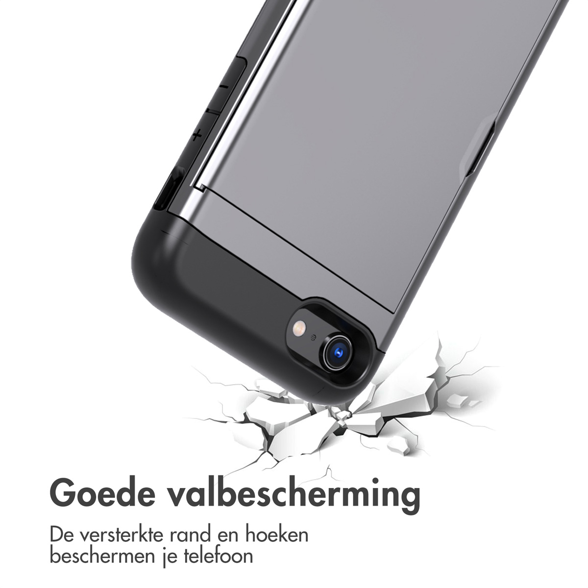 Telefoonhoes valt, scheuren verschijnen. Grijze hoes met zwarte accenten. Witte achtergrond.