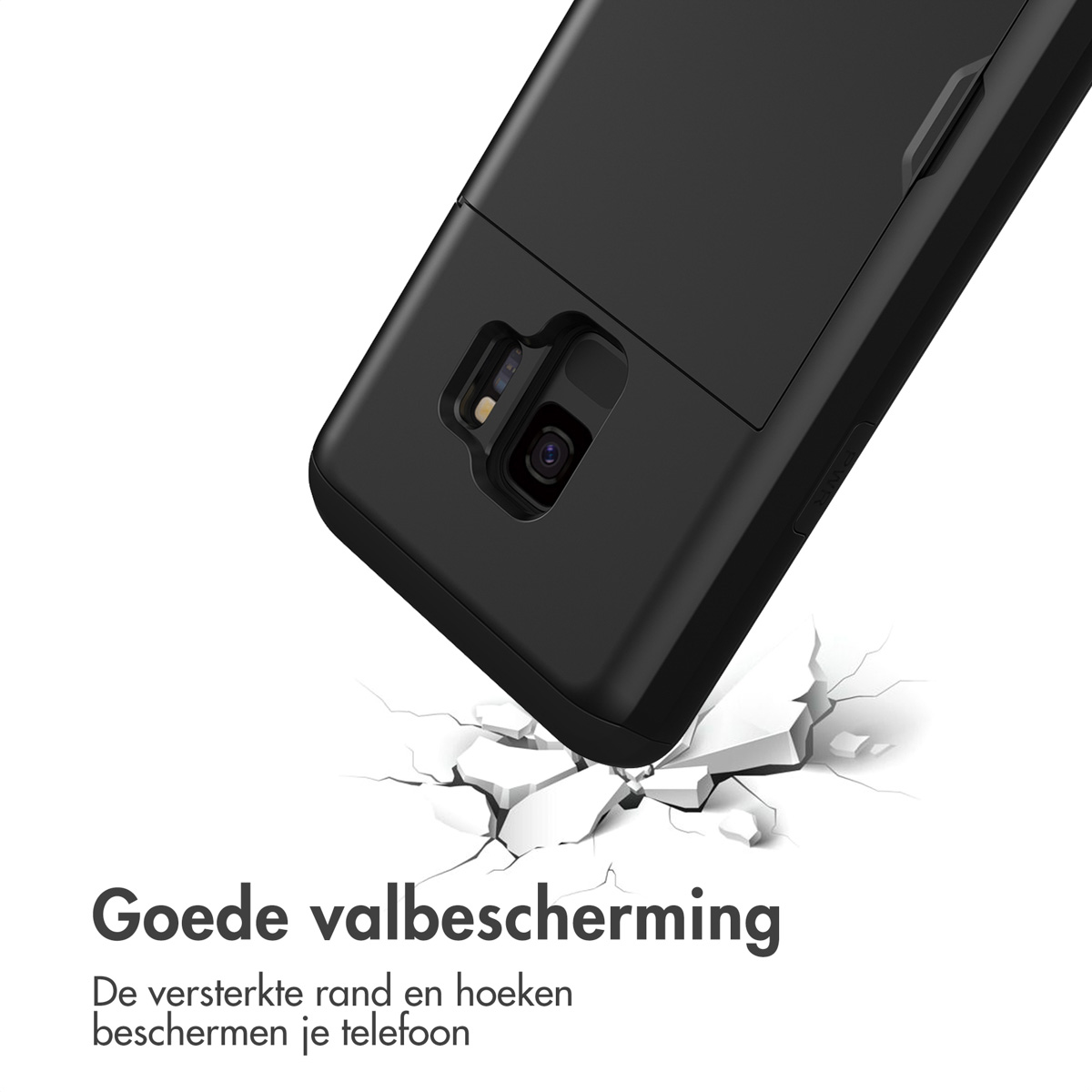Coque de téléphone noire avec des fissures sur fond blanc.