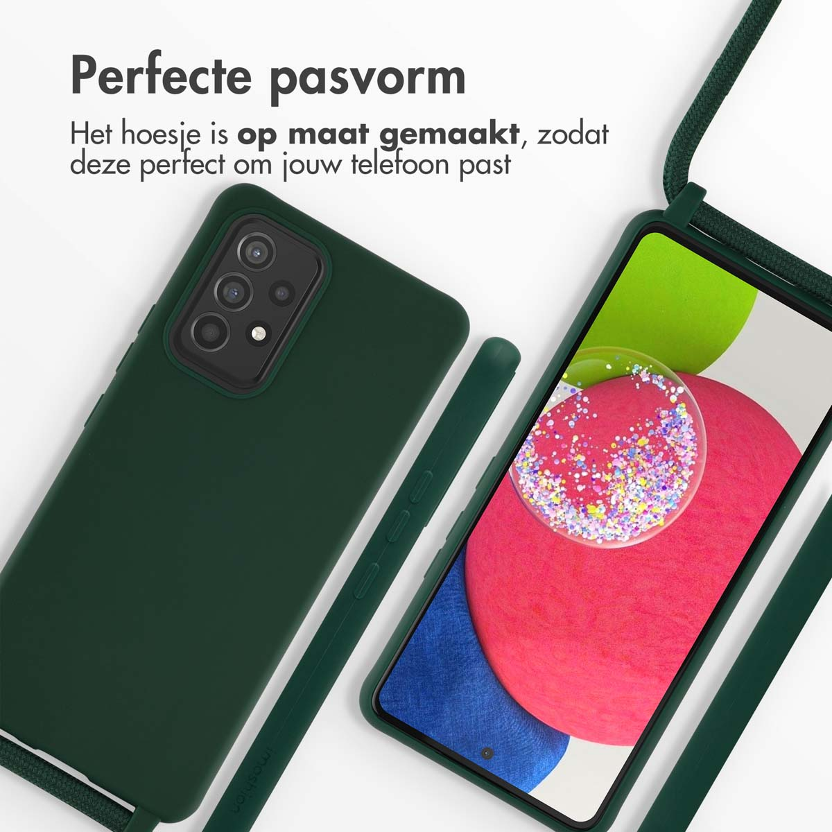 Coque de téléphone vert foncé à côté d'un smartphone affichant un écran coloré.