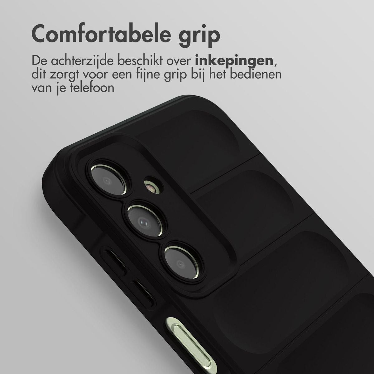 Coque de téléphone noire avec des lignes en retrait au dos. Le téléphone a des caméras.