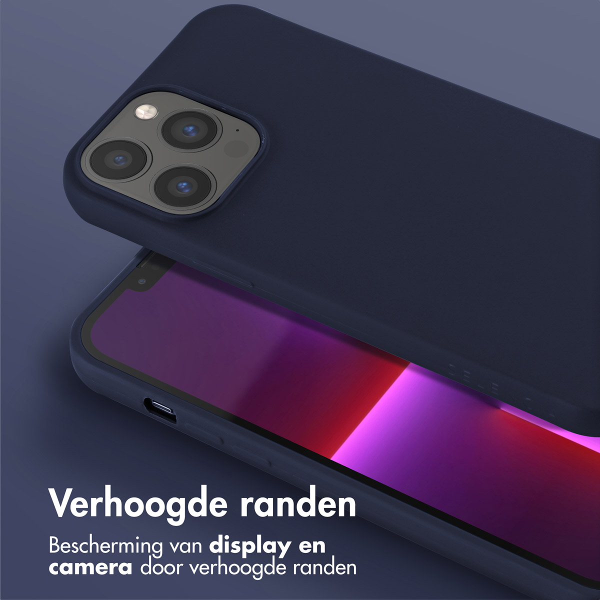 Donkerblauwe telefoonhoes op een telefoon, met verhoogde randen.