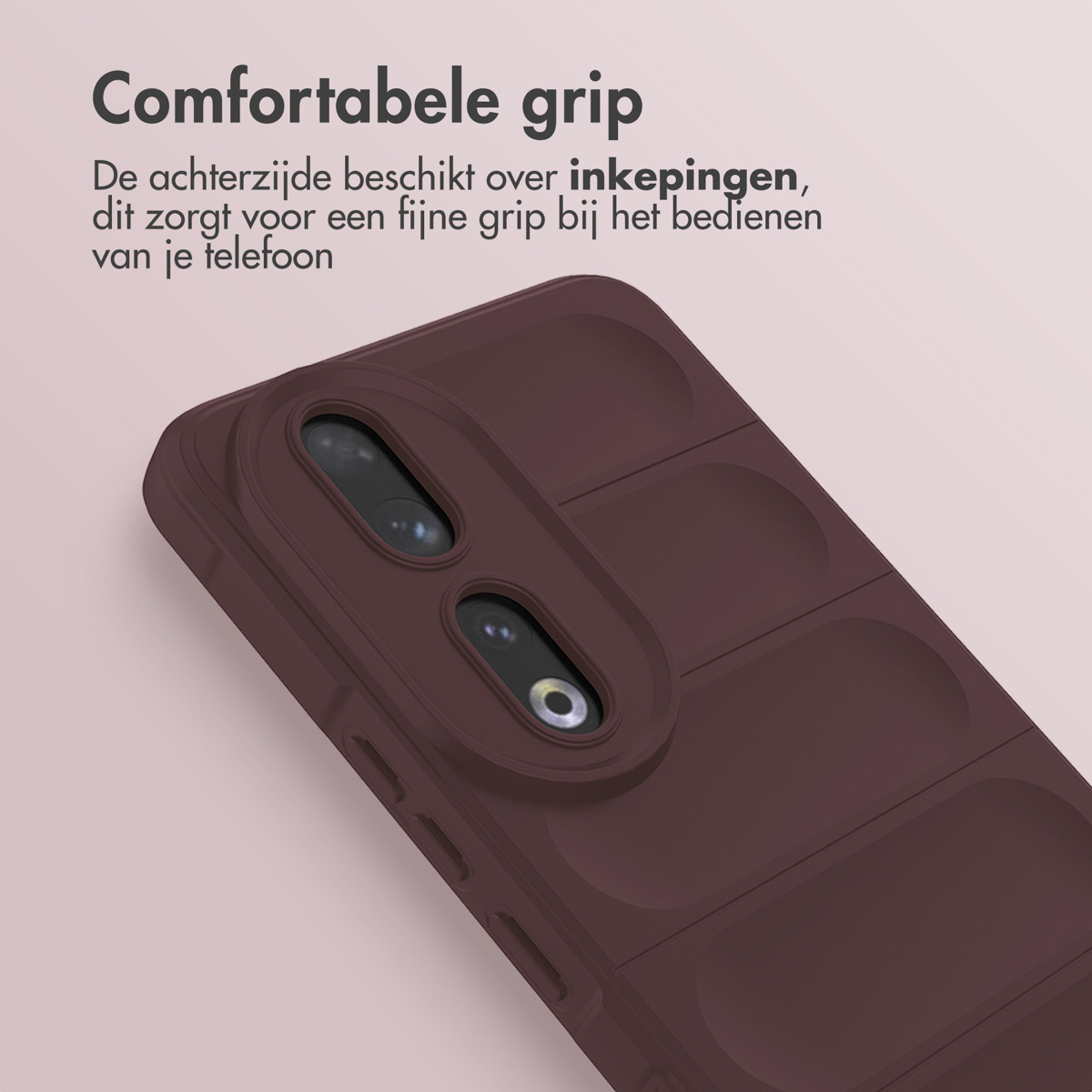 Een bordeauxrode telefoonhoes die de achterkant van de telefoon laat zien. Het heeft een comfortabele grip met inkepingen.