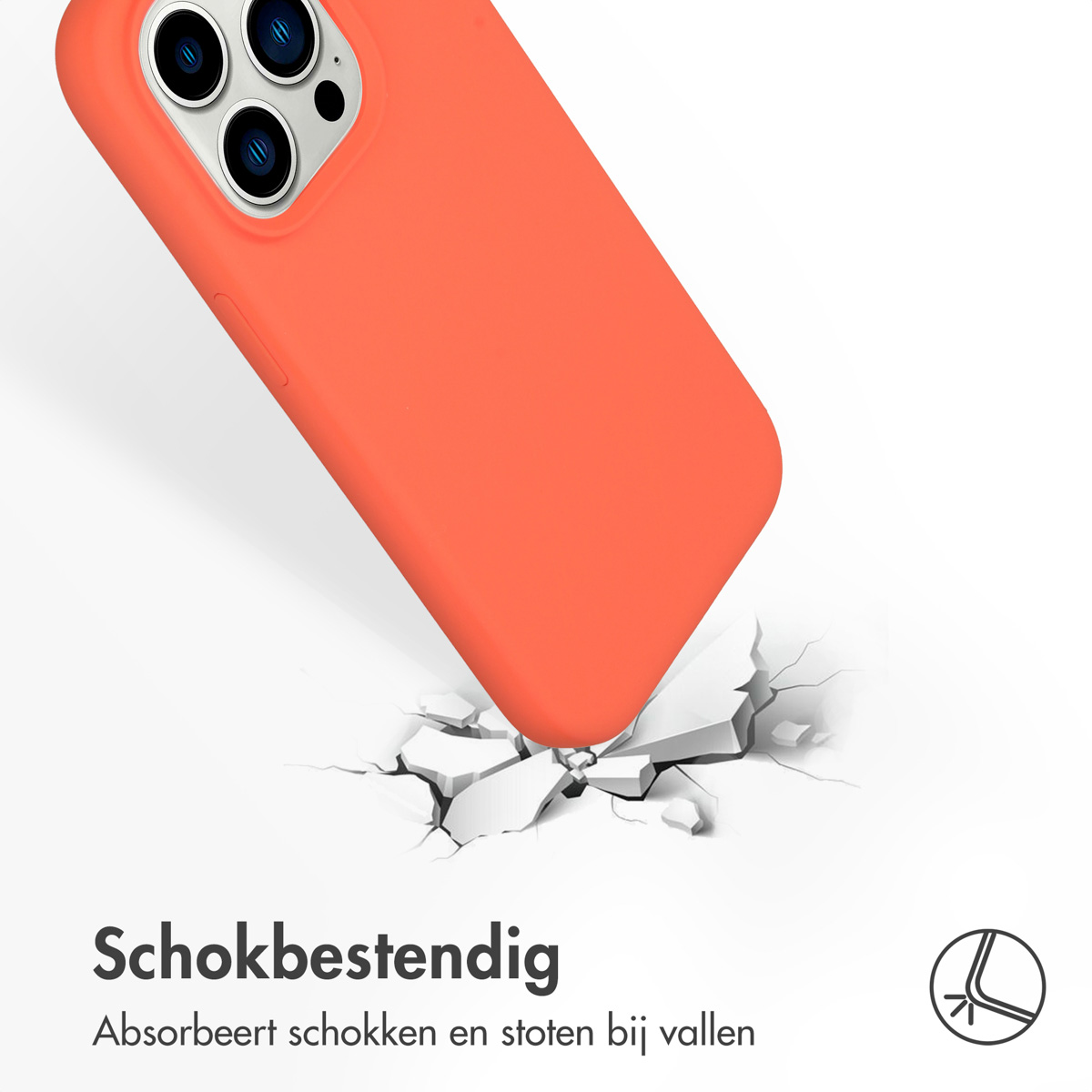 Een oranje telefoonhoes stoot op een oppervlak, waardoor het scheurt. De telefoon heeft drie cameralenzen. Tekst: 'Schokbestendig'.