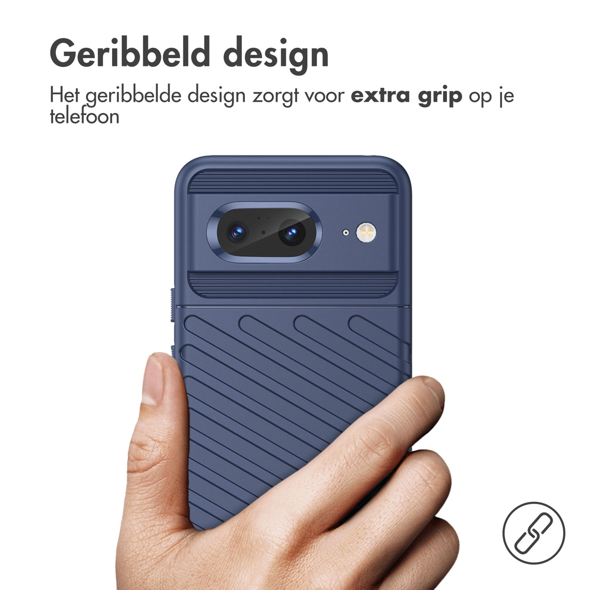 Blauwe telefoonhoes met een geribbeld ontwerp, in een hand gehouden. De telefoon heeft een camera bovenaan.