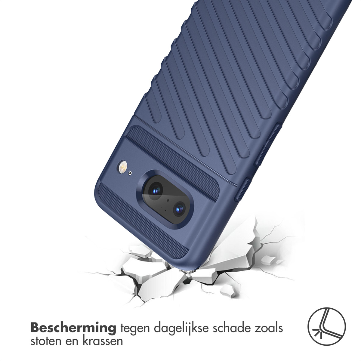 Blauwe telefoonhoes op een wit oppervlak met scheuren. Tekst: Bescherming tegen dagelijkse schade zoals stoten en krassen.