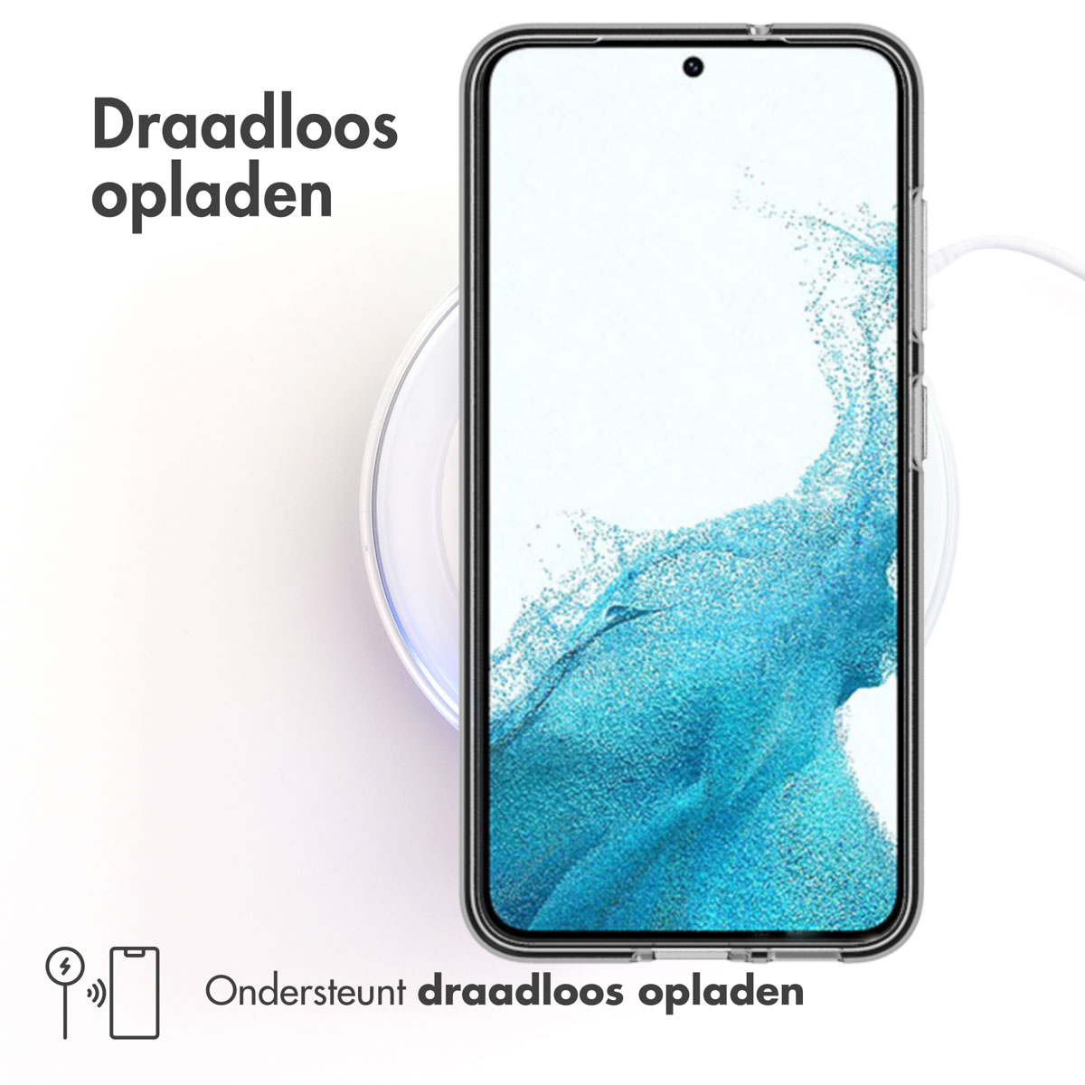Uno smartphone si sta caricando in modalità wireless su una base.