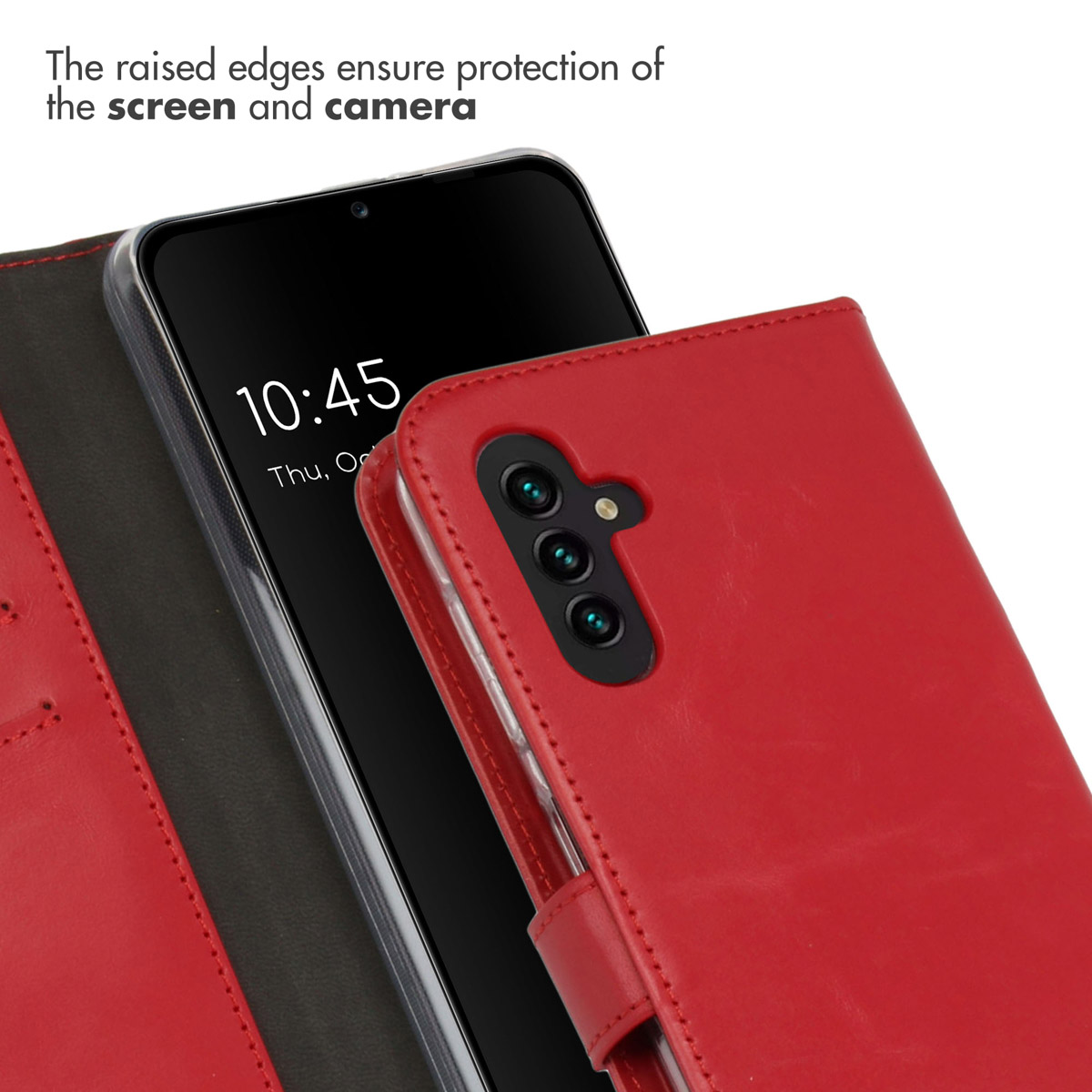 Un étui de smartphone en cuir rouge protège un smartphone noir avec caméra visible au dos.