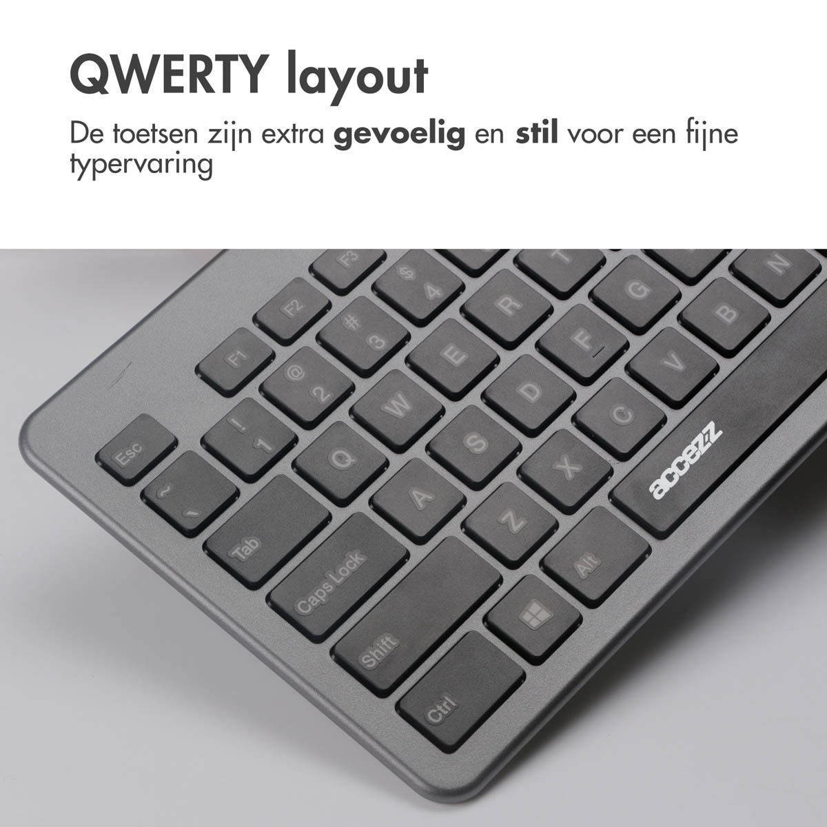 Layout tastiera QWERTY grigia con tasti arrotondati e nome del marchio.