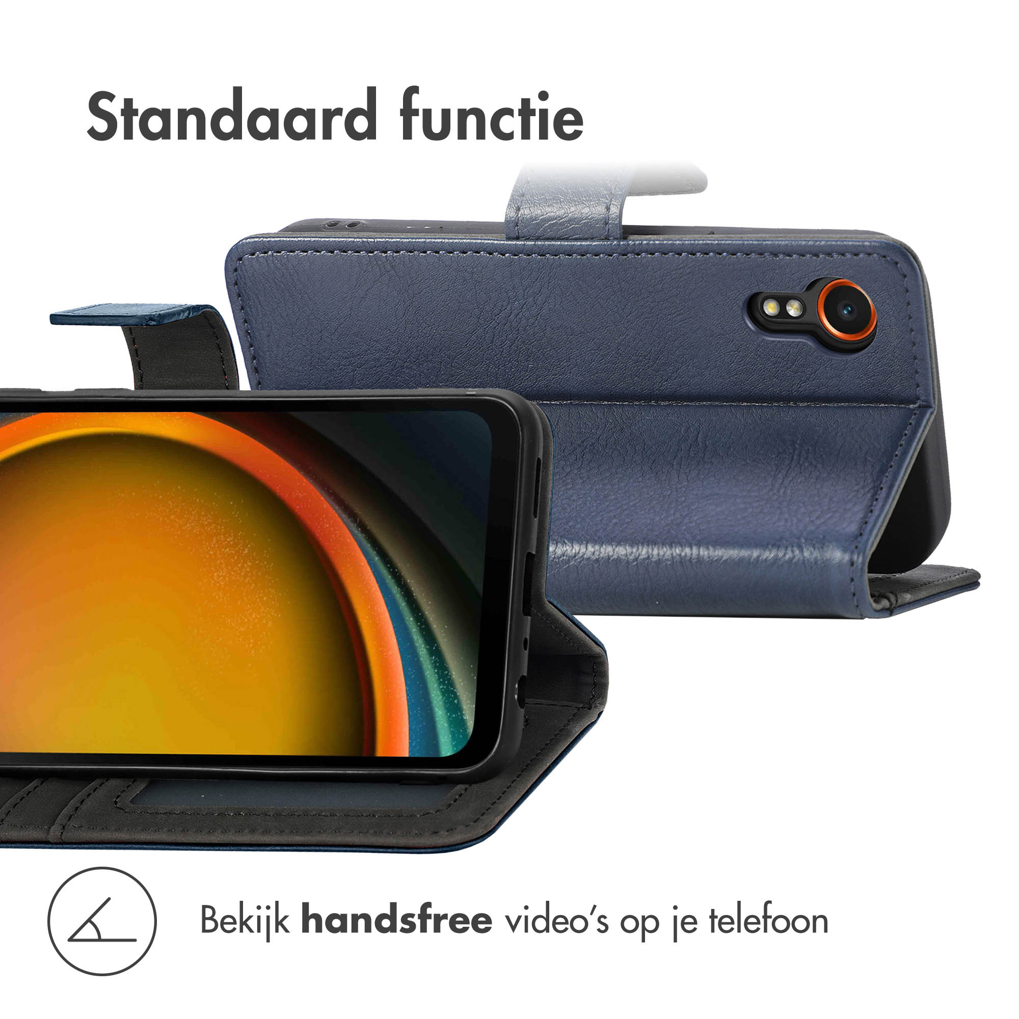 Een donkerblauw telefoonhoesje met standaardfunctie. De telefoon toont een kleurrijk scherm.
