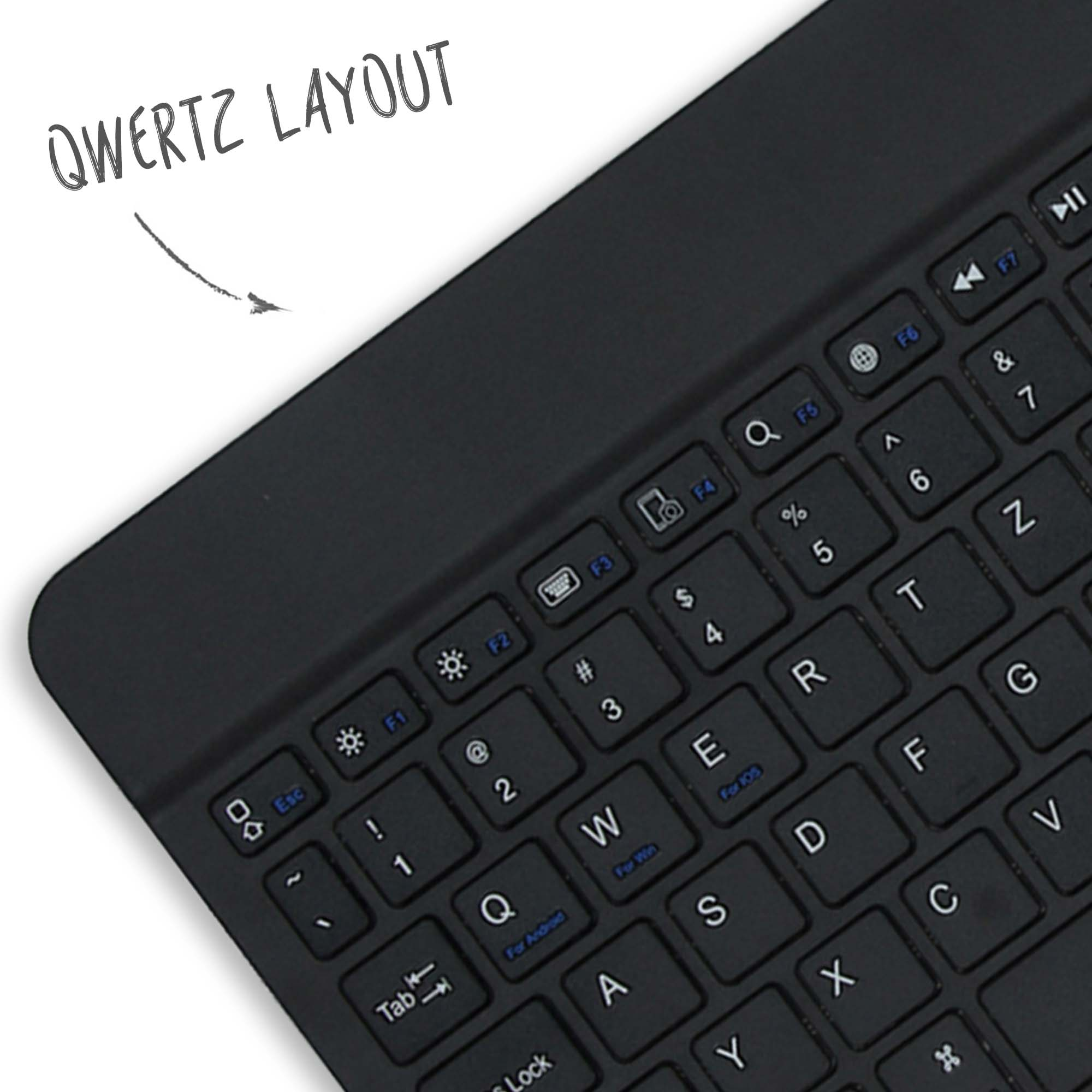 Close-up van een zwart toetsenbord met QWERTZ-indeling en functietoetsen.